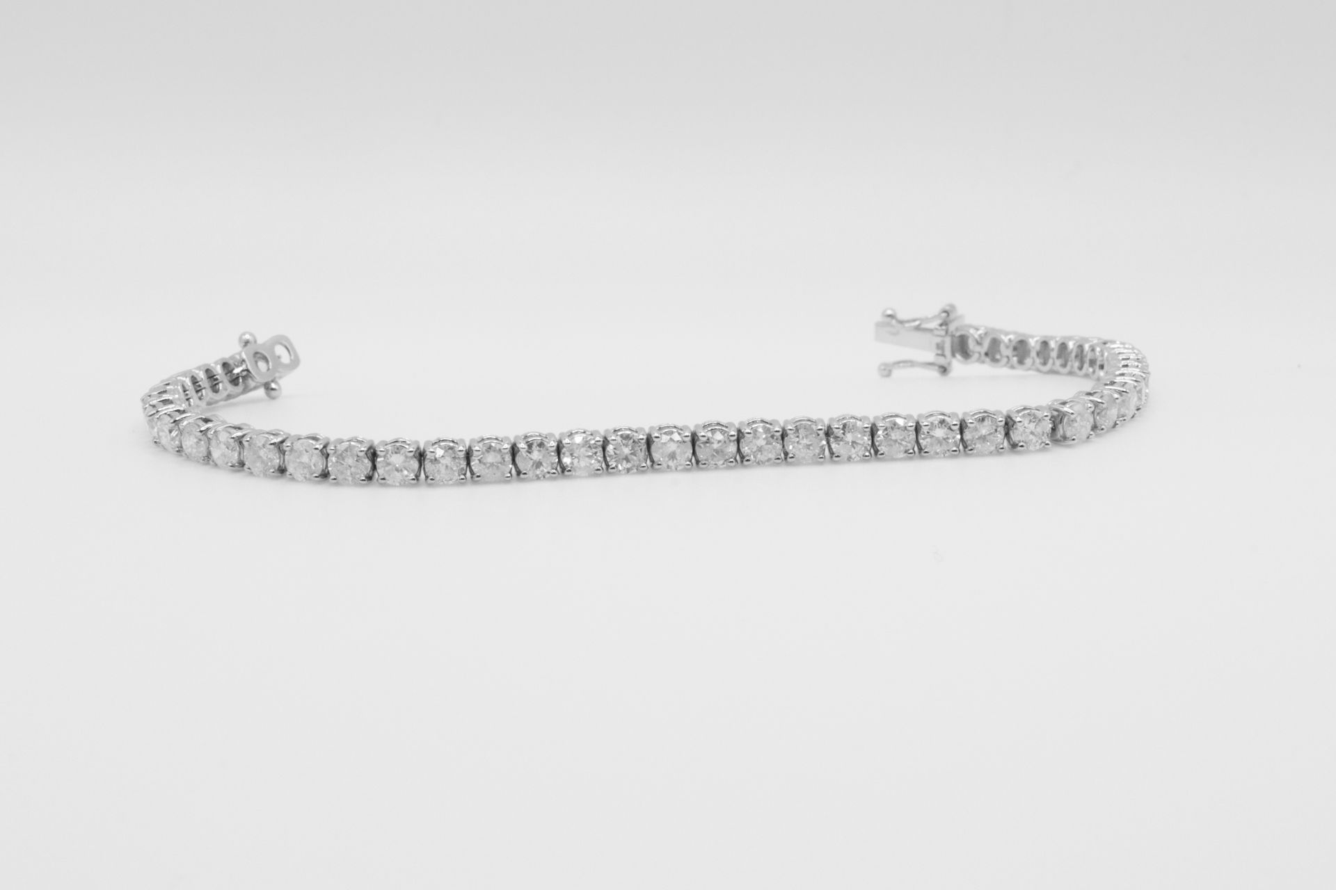 9.0 Carat 18ct White Gold Tennis Bracelet set with Round Brilliant Cut Natural Diamonds - Image 15 of 17