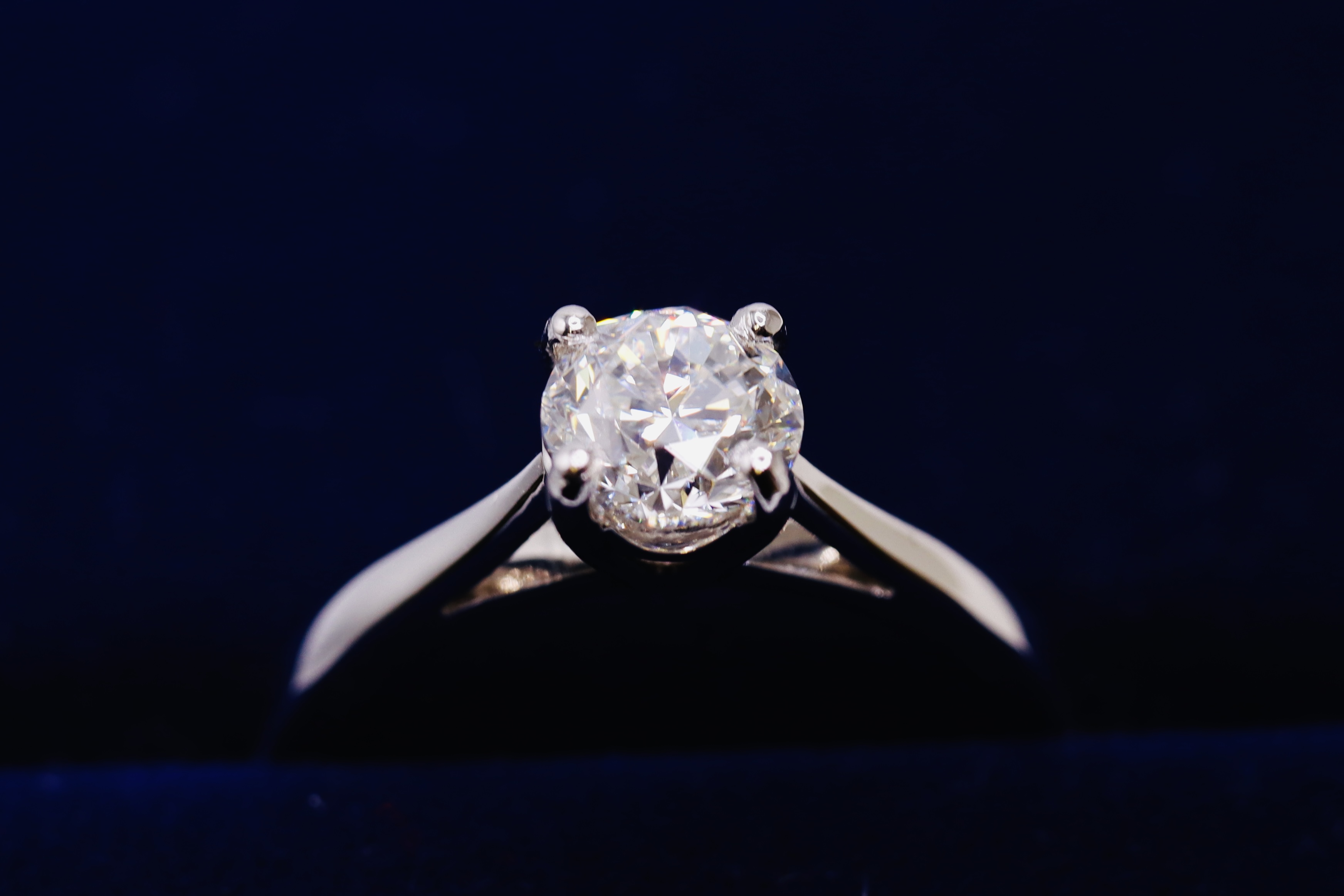 GIA 1.00 Carat Round Brilliant Cut Natural H VVS1 Diamond Ring - Set In A 18ct White Gold Band - Image 10 of 12