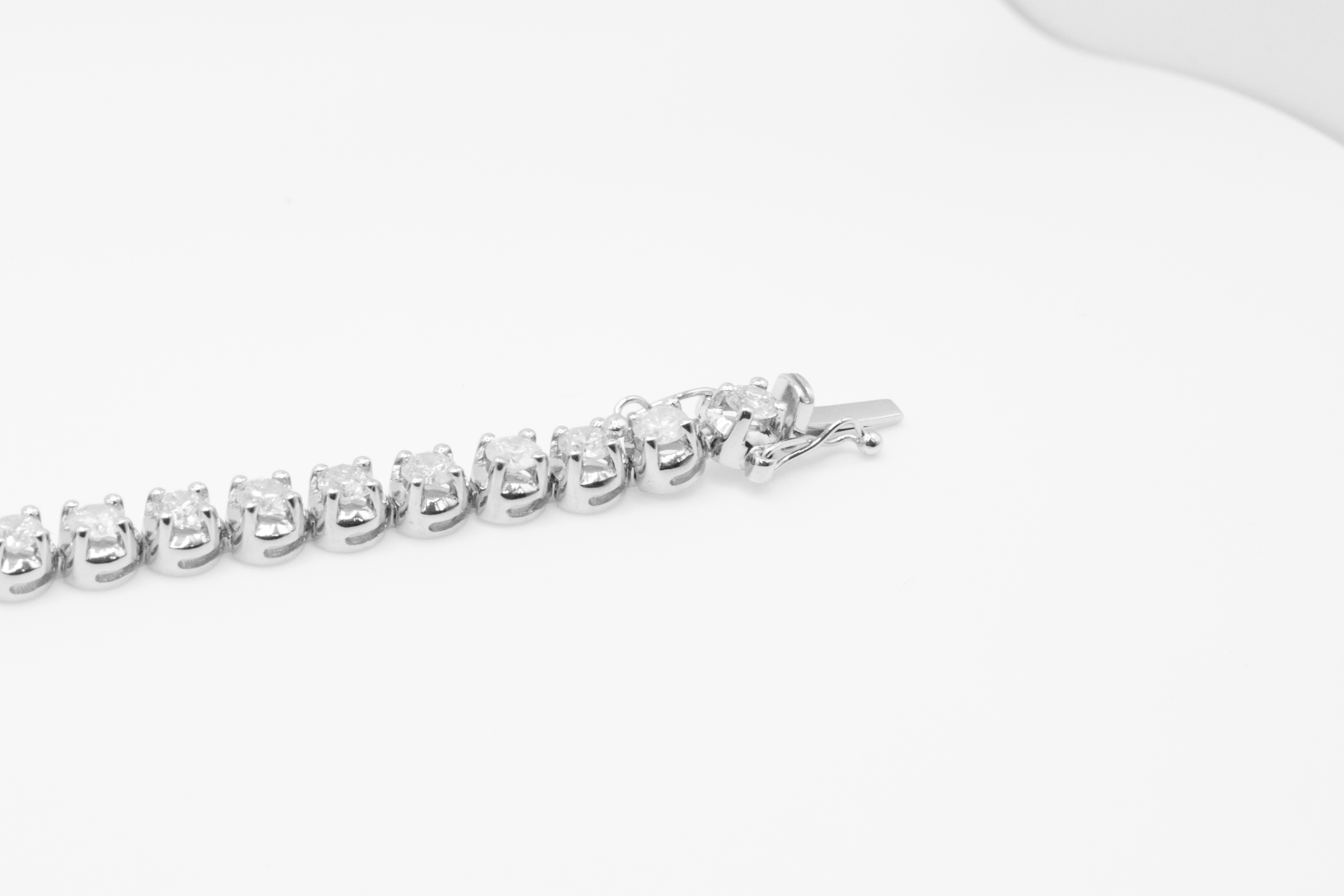 7.0 Carat 18ct White Gold Tennis Bracelet set with Round Brilliant Cut Natural Diamonds - Image 12 of 16