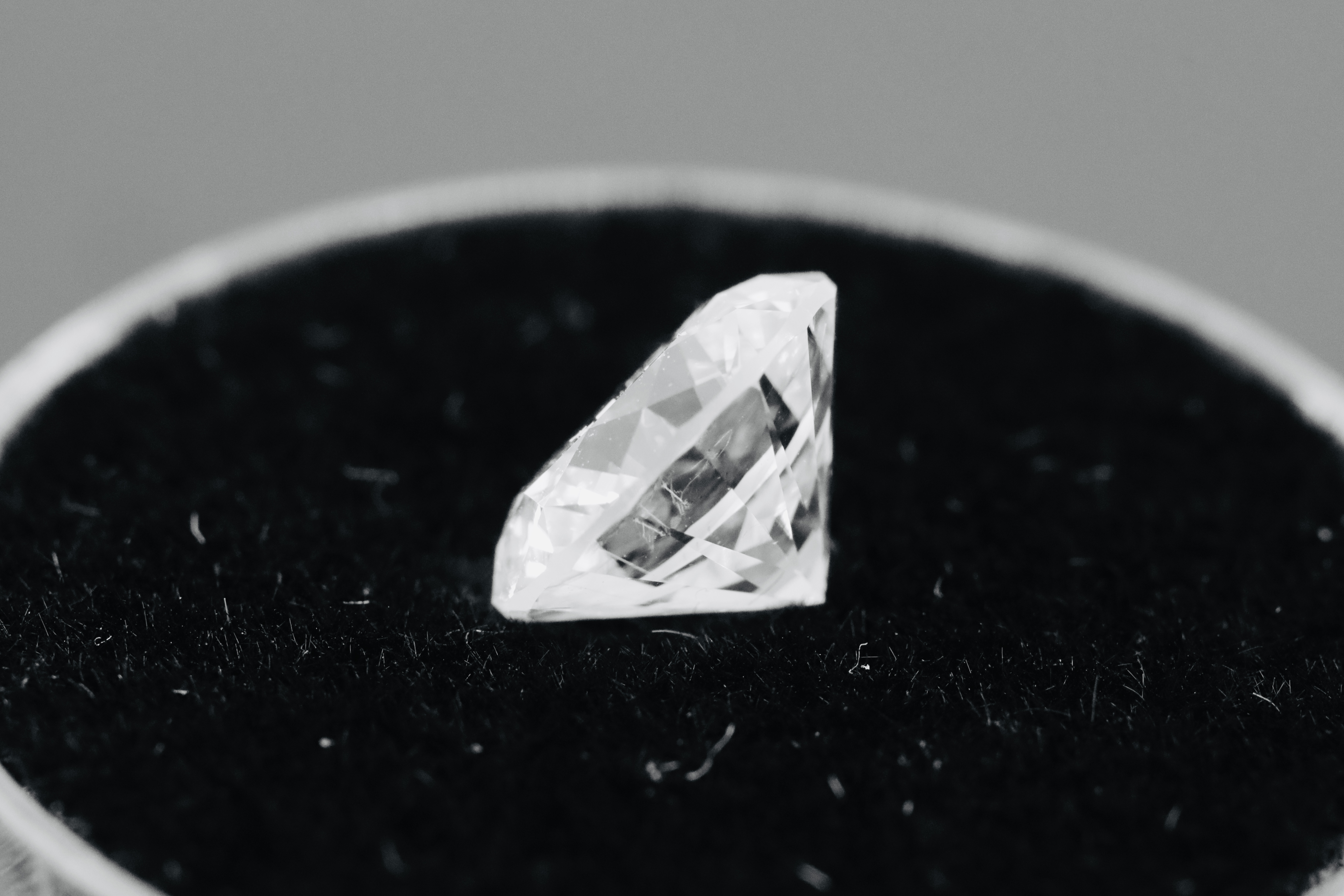 ** ON SALE ** Single - Round Brilliant Cut Natural Diamond 2.15 Carat Colour H Clarity VS1 - Image 6 of 13