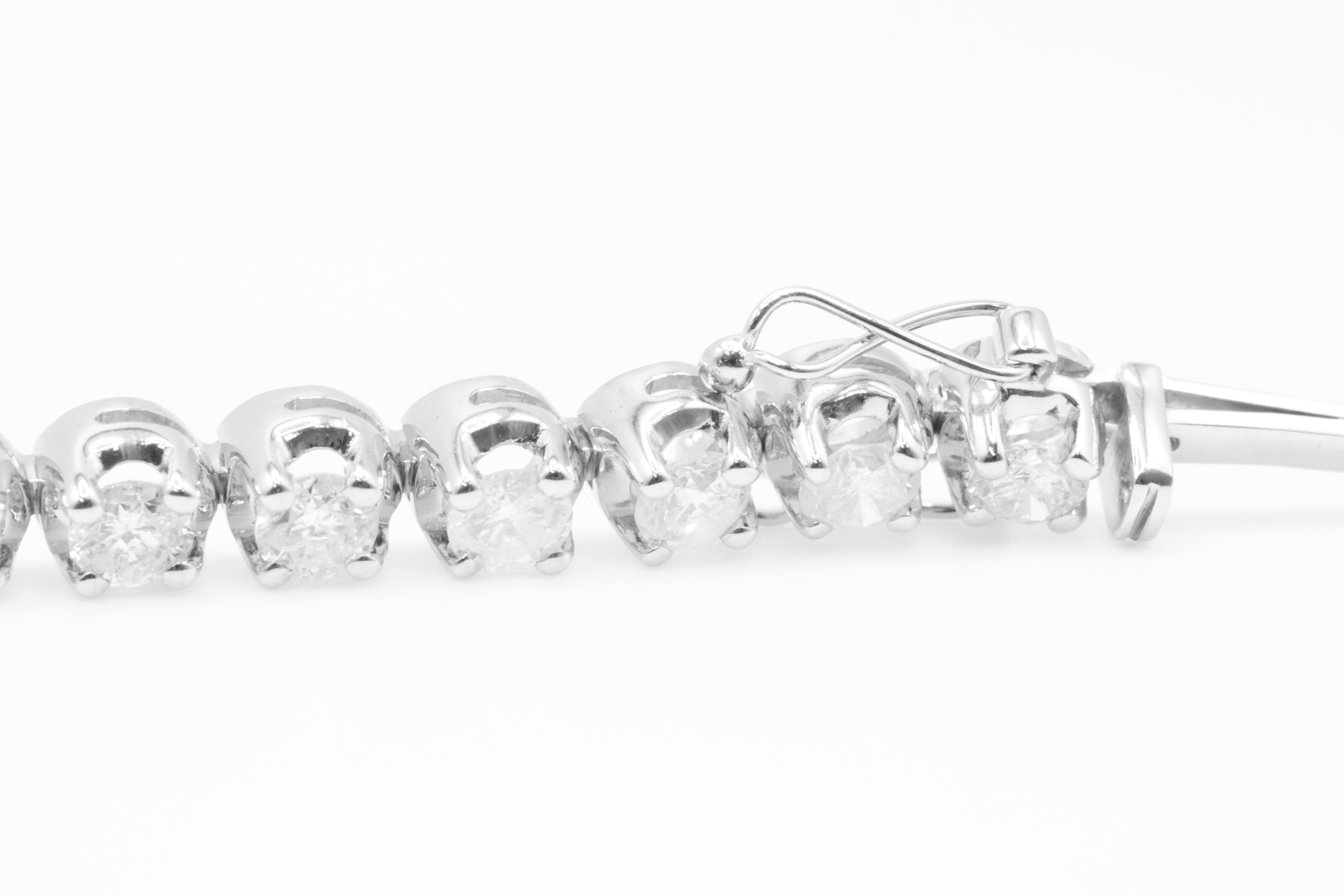 7.0 Carat 18ct White Gold Tennis Bracelet set with Round Brilliant Cut Natural Diamonds - Image 16 of 16