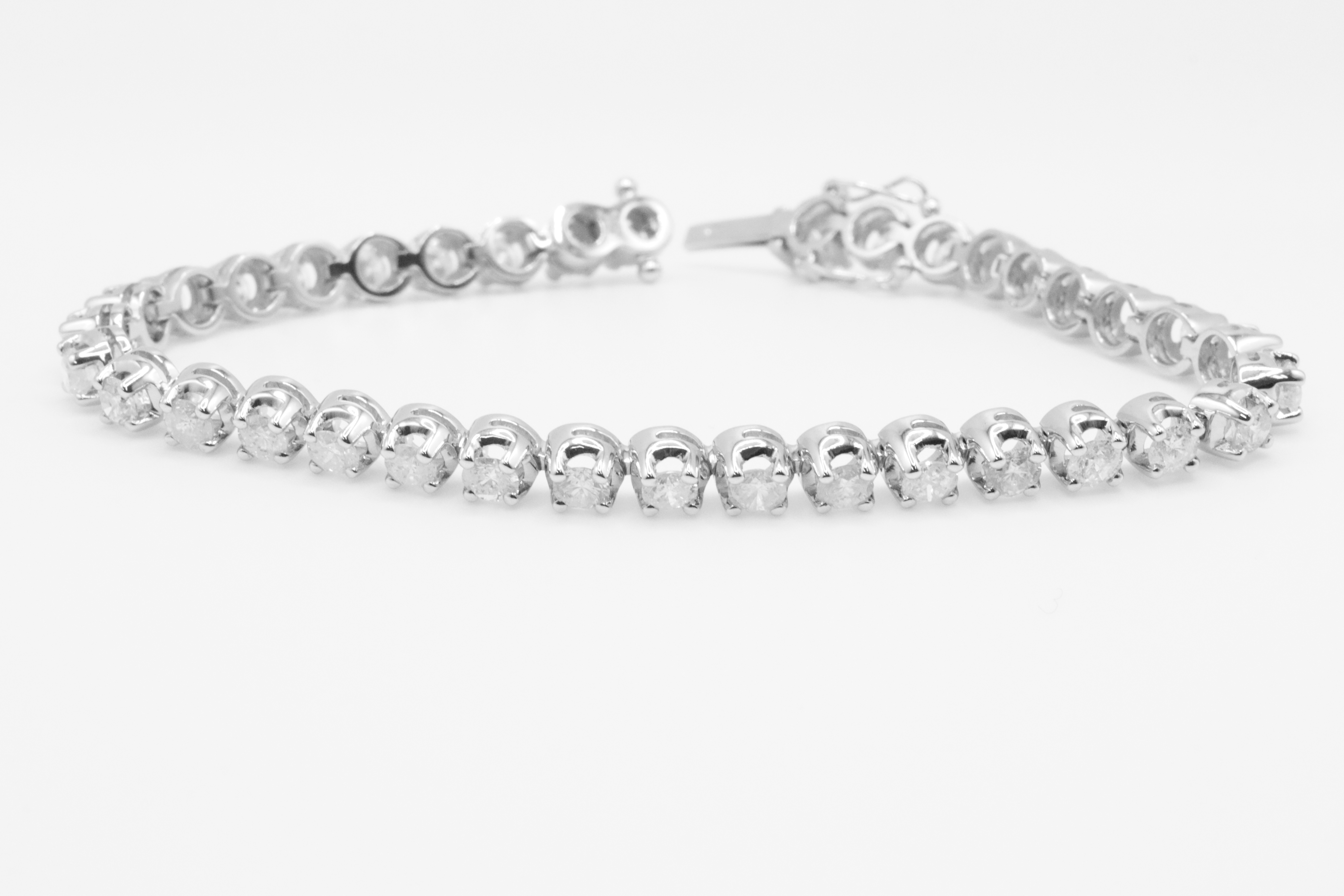 7.0 Carat 18ct White Gold Tennis Bracelet set with Round Brilliant Cut Natural Diamonds - Image 3 of 16