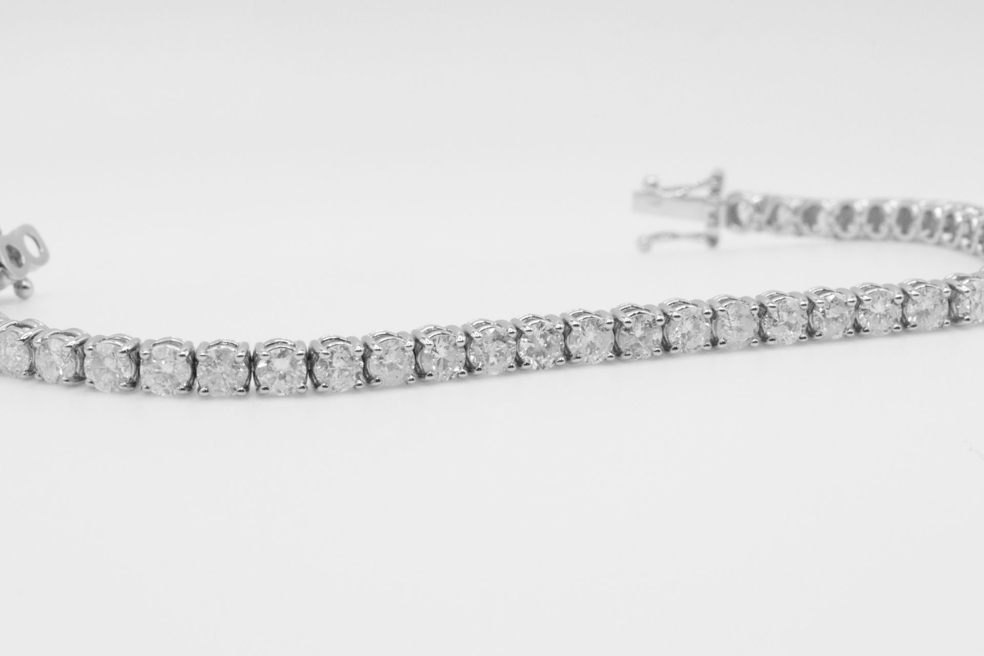 9.0 Carat 18ct White Gold Tennis Bracelet set with Round Brilliant Cut Natural Diamonds - Image 10 of 17