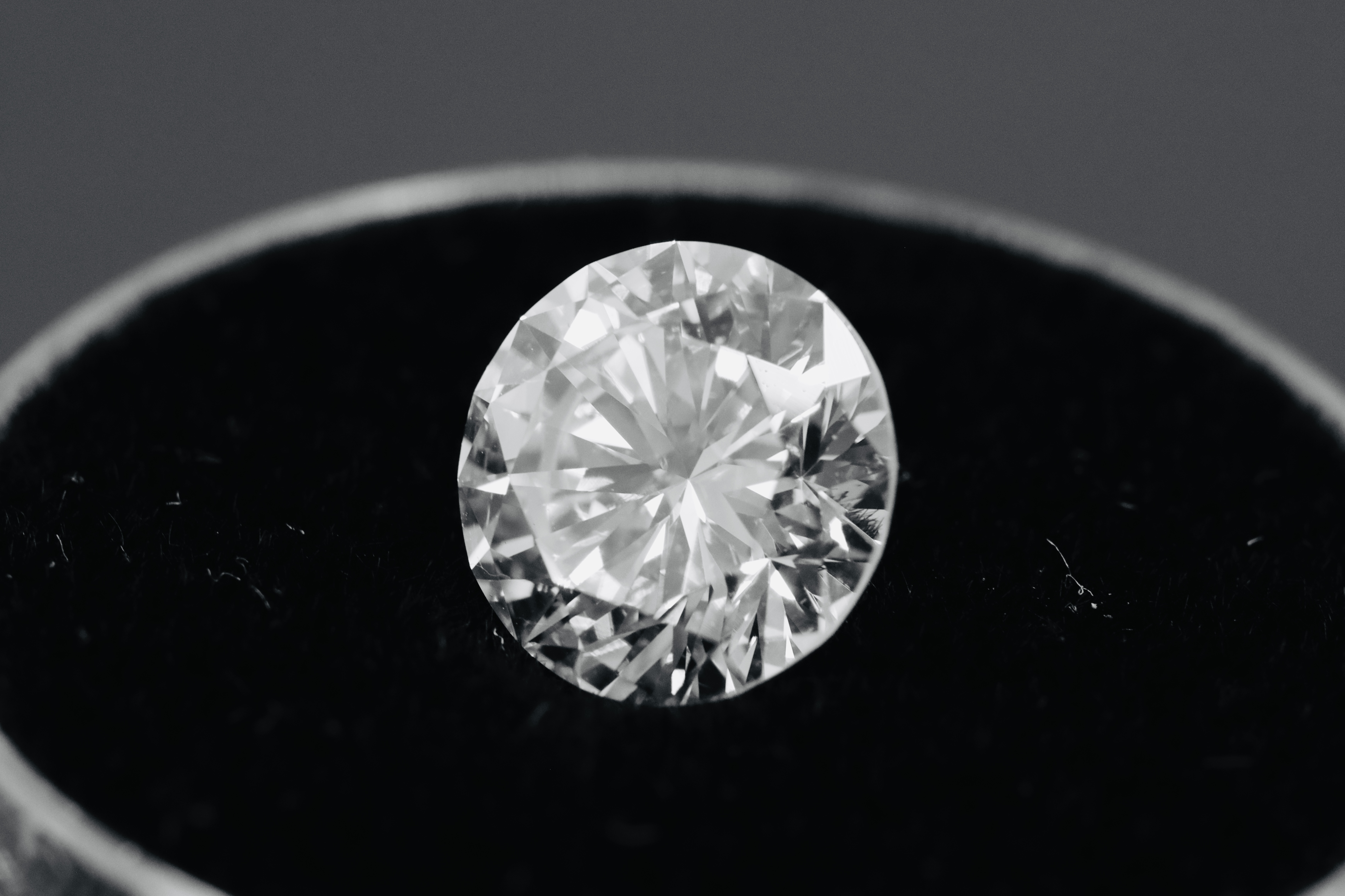 ** ON SALE ** Single - Round Brilliant Cut Natural Diamond 2.15 Carat Colour H Clarity VS1 - Image 11 of 13