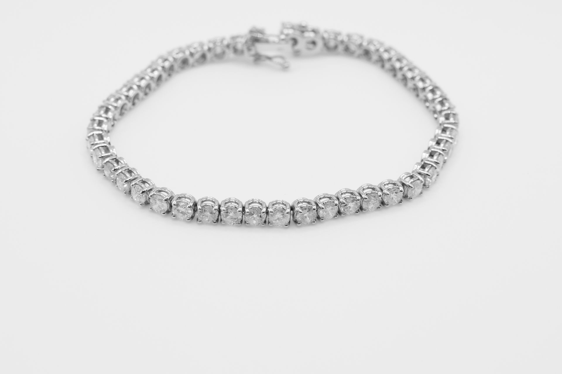 9.0 Carat 18ct White Gold Tennis Bracelet set with Round Brilliant Cut Natural Diamonds - Image 9 of 17