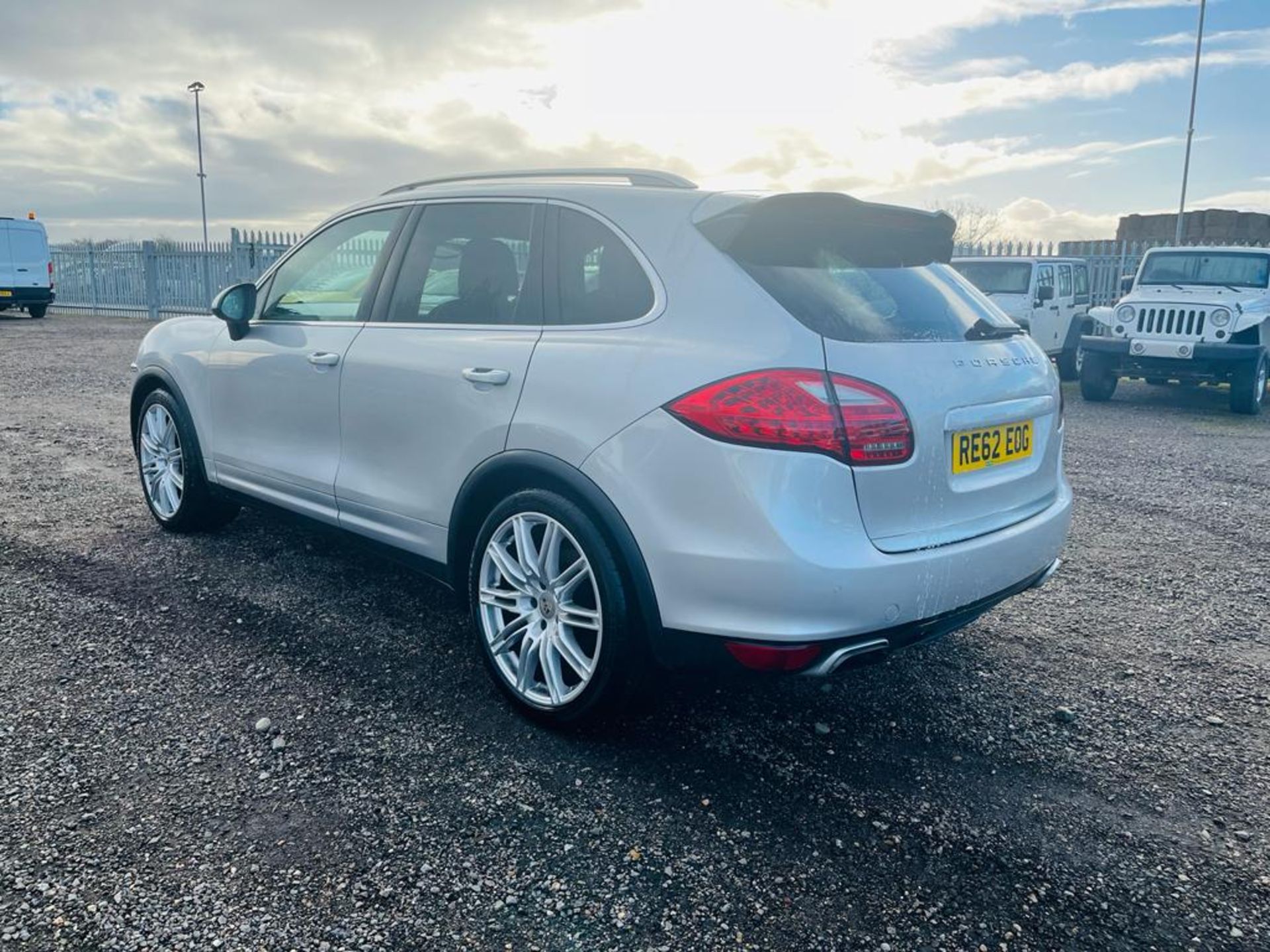 ** ON SALE ** Porsche Cayenne S 3.0 V6 D TipTronic Auto 2012 '62 Reg' Sat Nav- Metallic Silver- SUV - Image 7 of 25