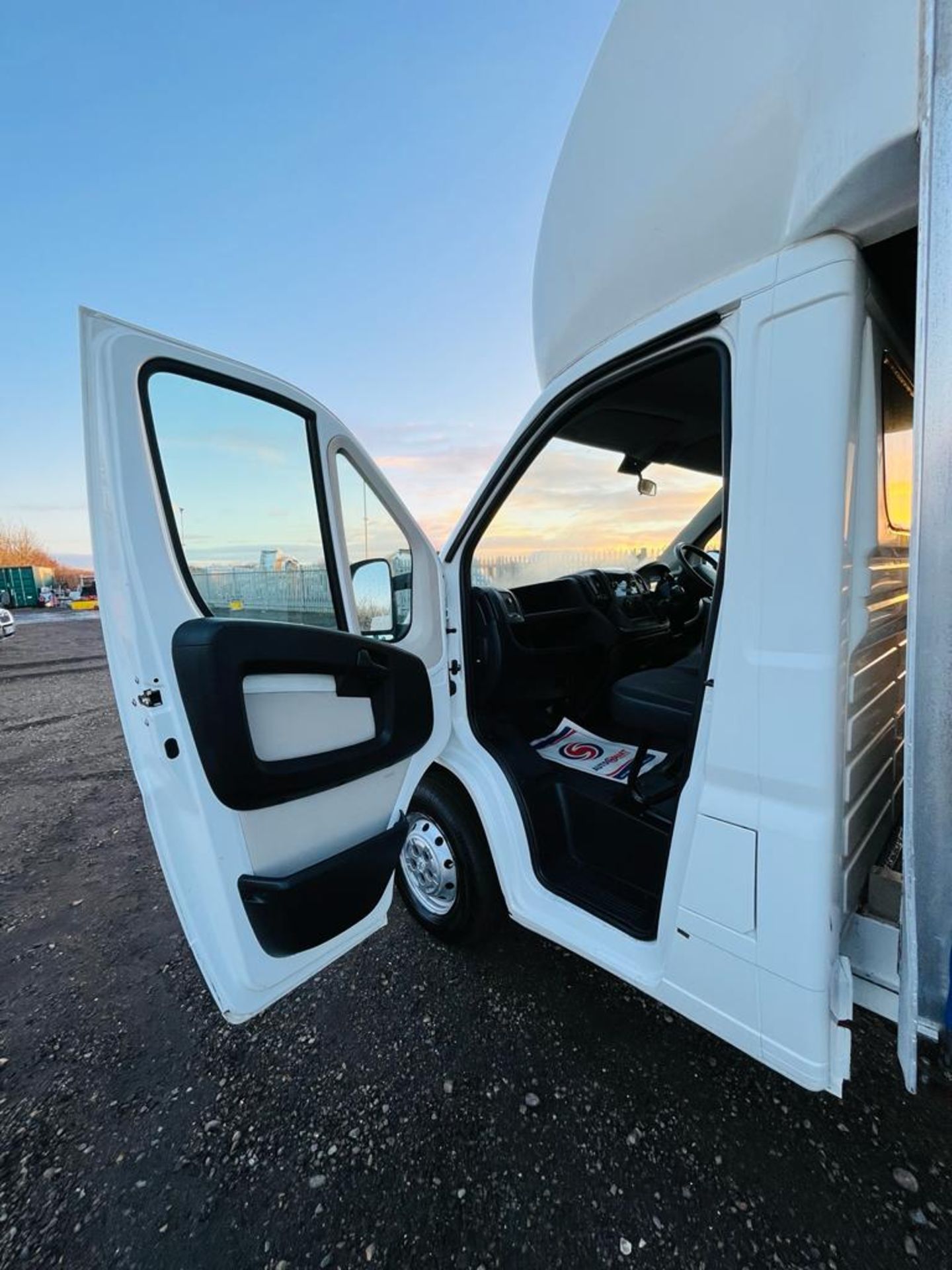 ** ON SALE ** Peugeot Boxer 2.2 HDI L3 Curtainsider Luton 2017 '17 Reg' A/C - ULEZ Compliant - Image 13 of 21