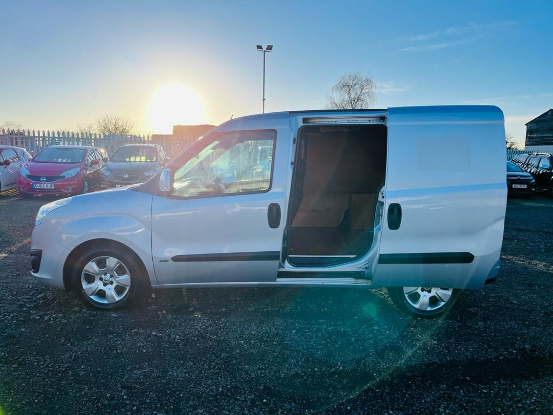 ** ON SALE ** Vauxhall Combo 1.3 CDTI 'Sportive' L1 H1 2015 '15 Reg' - Panel Van - No Vat - Image 10 of 23