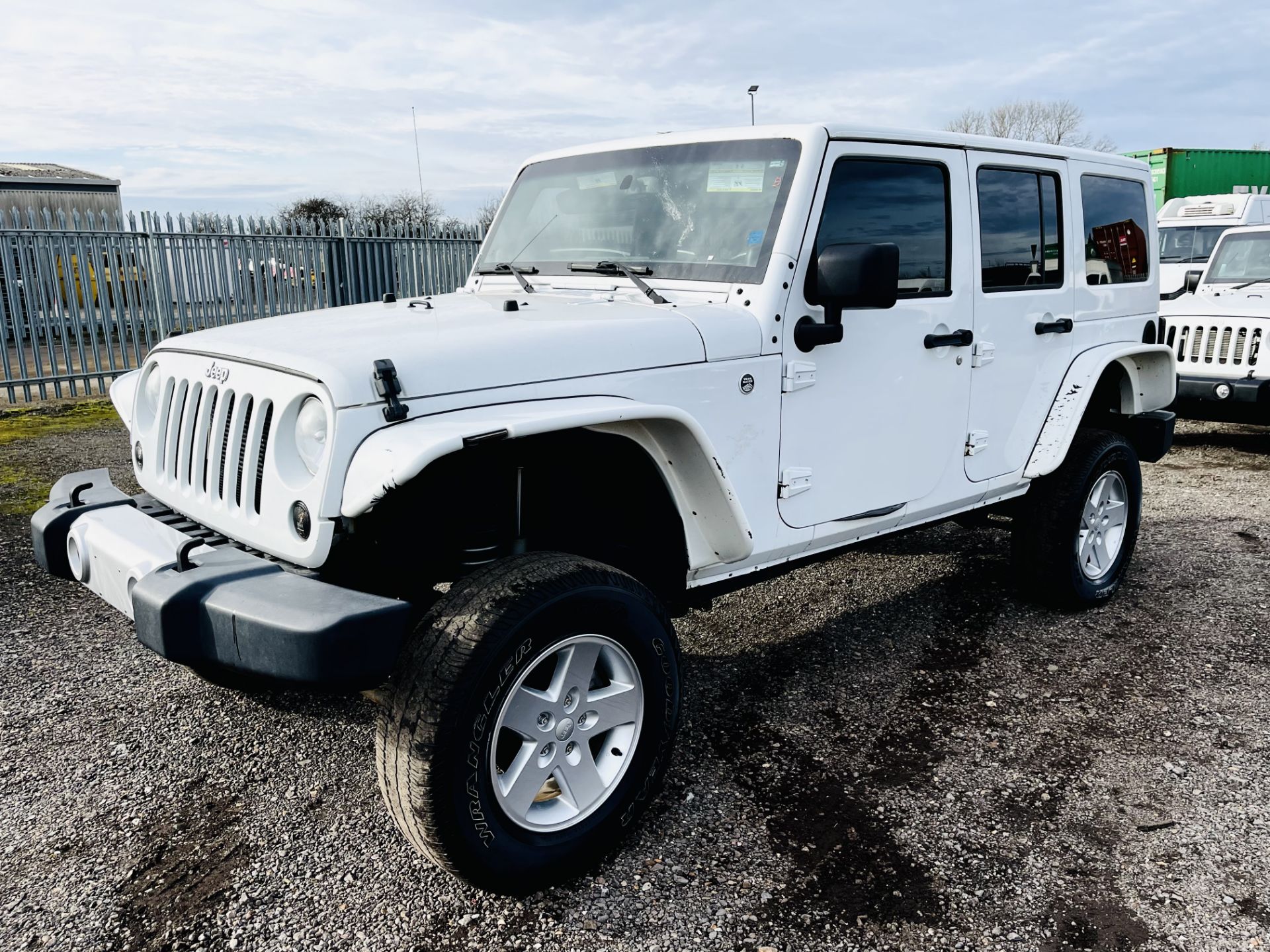 **ON SALE ** Jeep Wrangler 3.6L V6 Unlimited Sahara 4WD Convertible HardTop '2014 Year' - A/C - Image 5 of 24