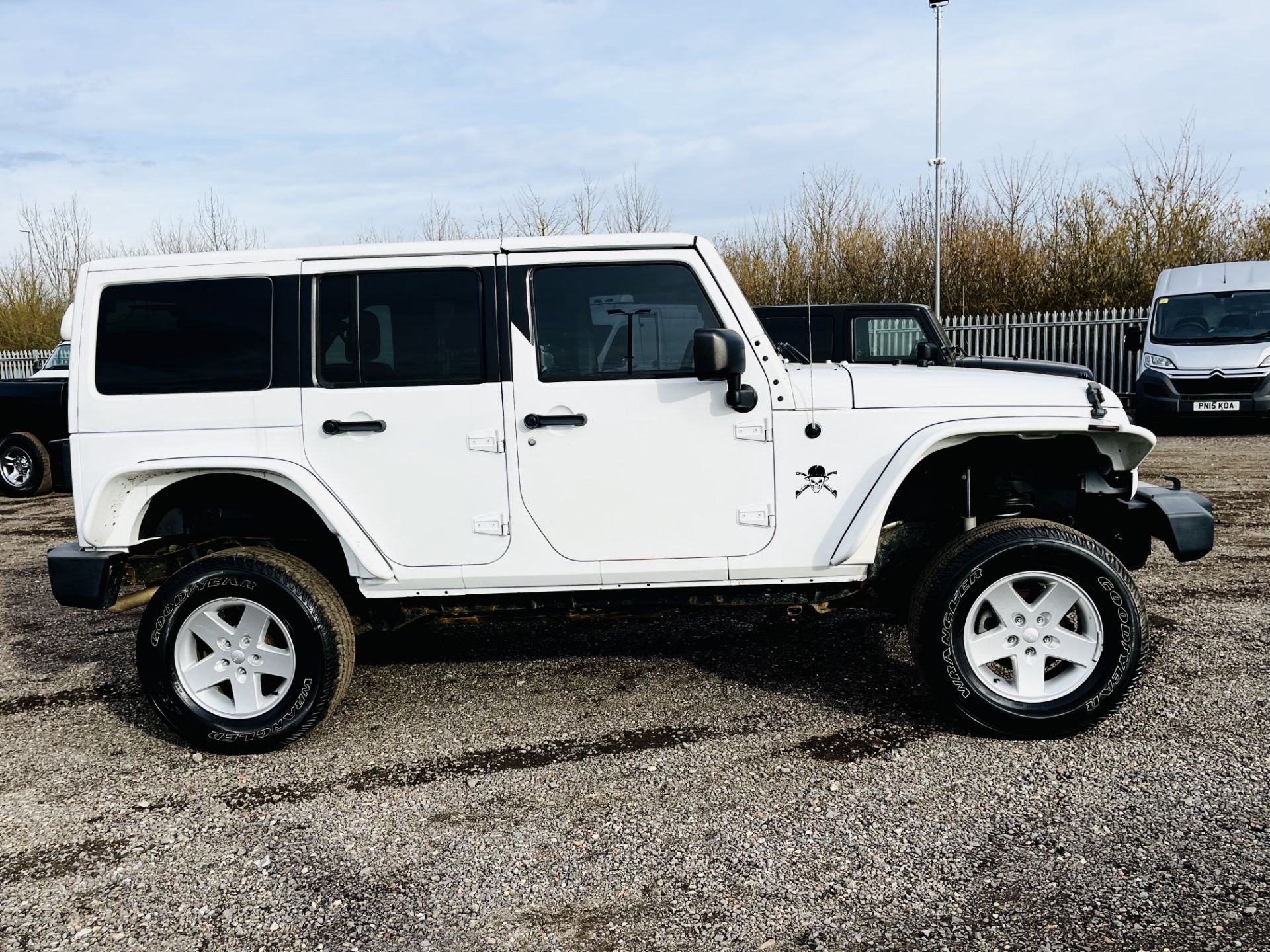 **ON SALE ** Jeep Wrangler 3.6L V6 Unlimited Sahara 4WD Convertible HardTop '2014 Year' - A/C - Image 11 of 24