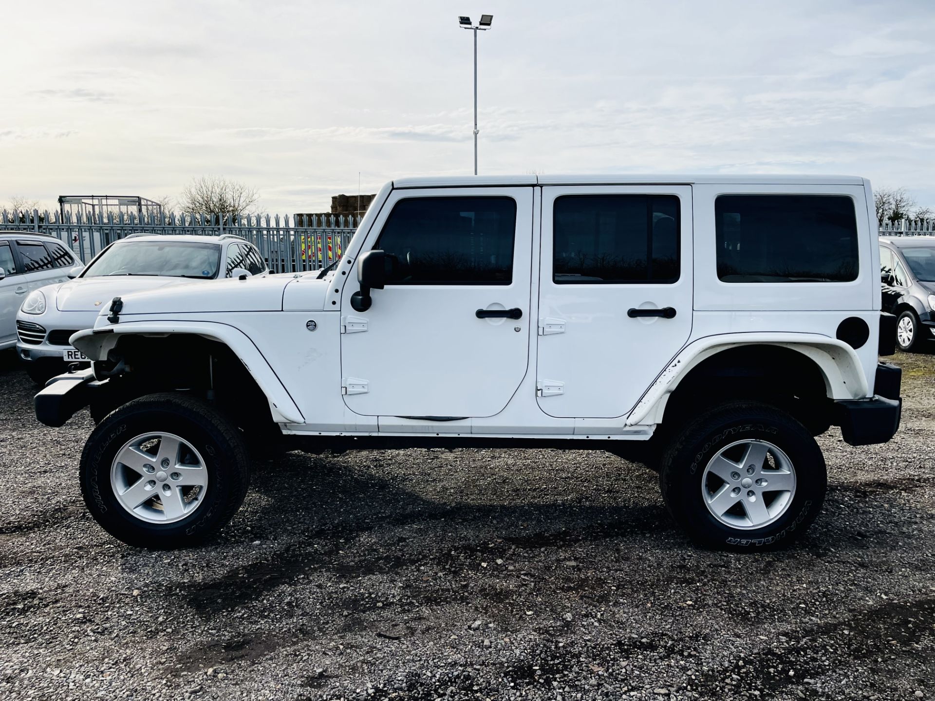 **ON SALE ** Jeep Wrangler 3.6L V6 Unlimited Sahara 4WD Convertible HardTop '2014 Year' - A/C - Image 10 of 24