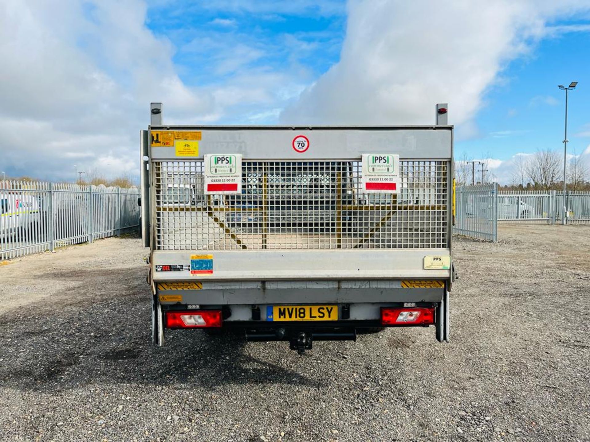 **ON SALE** Ford Transit 2.0 TDCI EcoBlue RWD L4 2018 '18 Reg' Alloy Dropside - ULEZ Compliant - Image 7 of 24