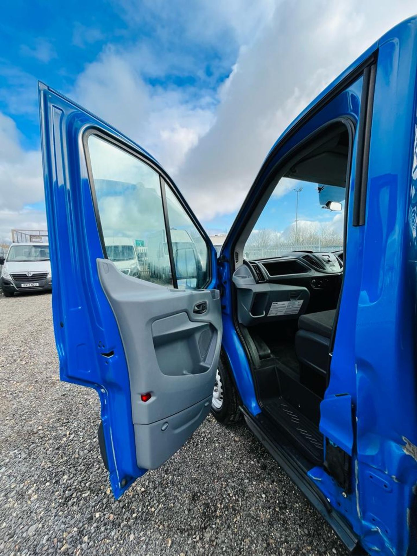 **ON SALE** Ford Transit 2.0 TDCI EcoBlue RWD L4 2018 '18 Reg' Alloy Dropside - ULEZ Compliant - Image 19 of 24