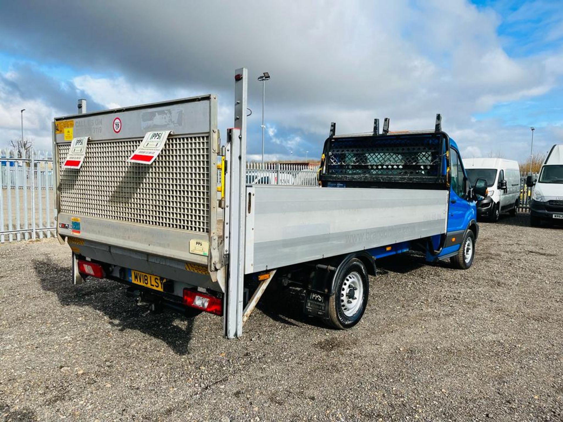 **ON SALE** Ford Transit 2.0 TDCI EcoBlue RWD L4 2018 '18 Reg' Alloy Dropside - ULEZ Compliant - Image 9 of 24