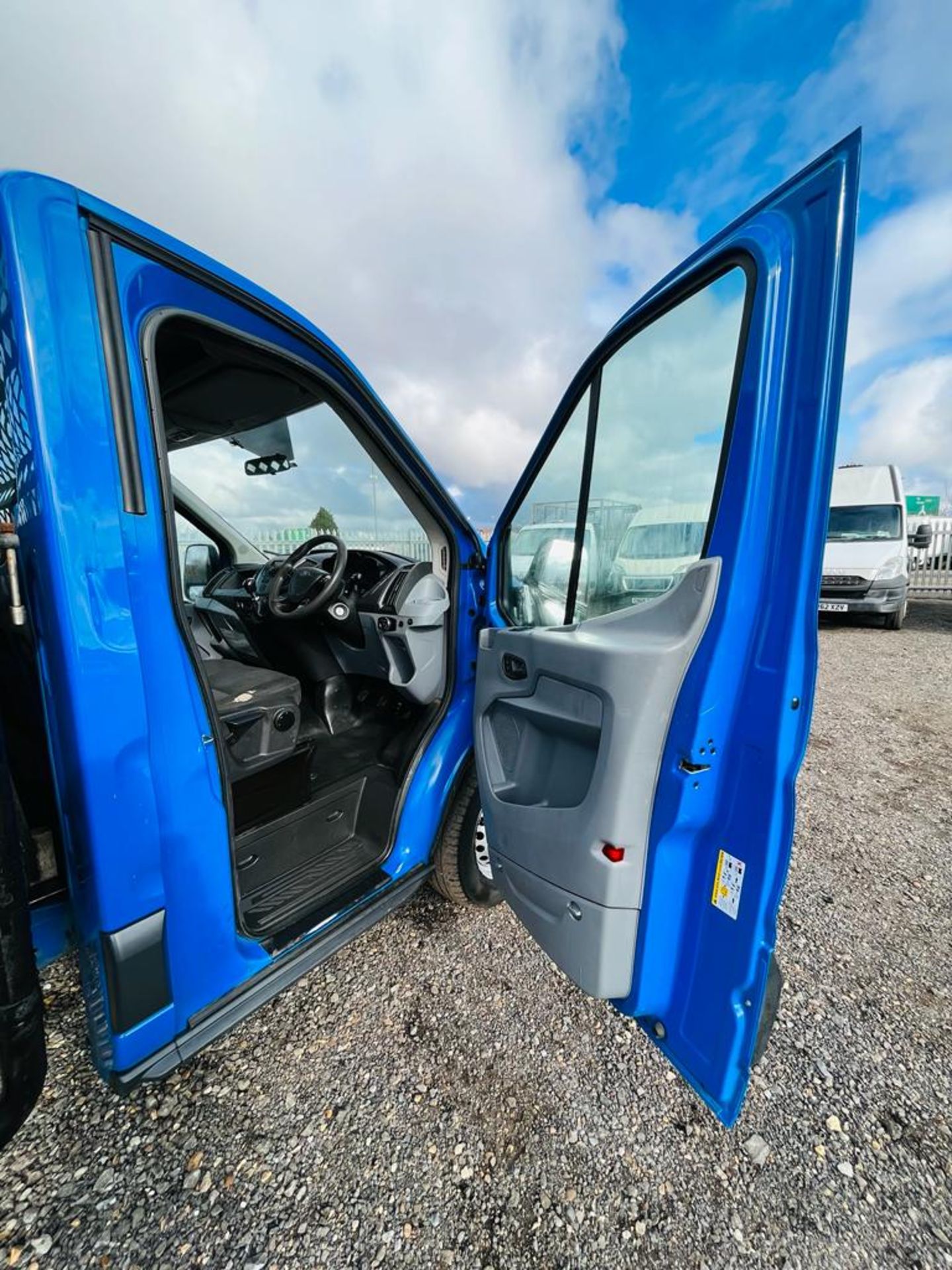 **ON SALE** Ford Transit 2.0 TDCI EcoBlue RWD L4 2018 '18 Reg' Alloy Dropside - ULEZ Compliant - Image 13 of 24