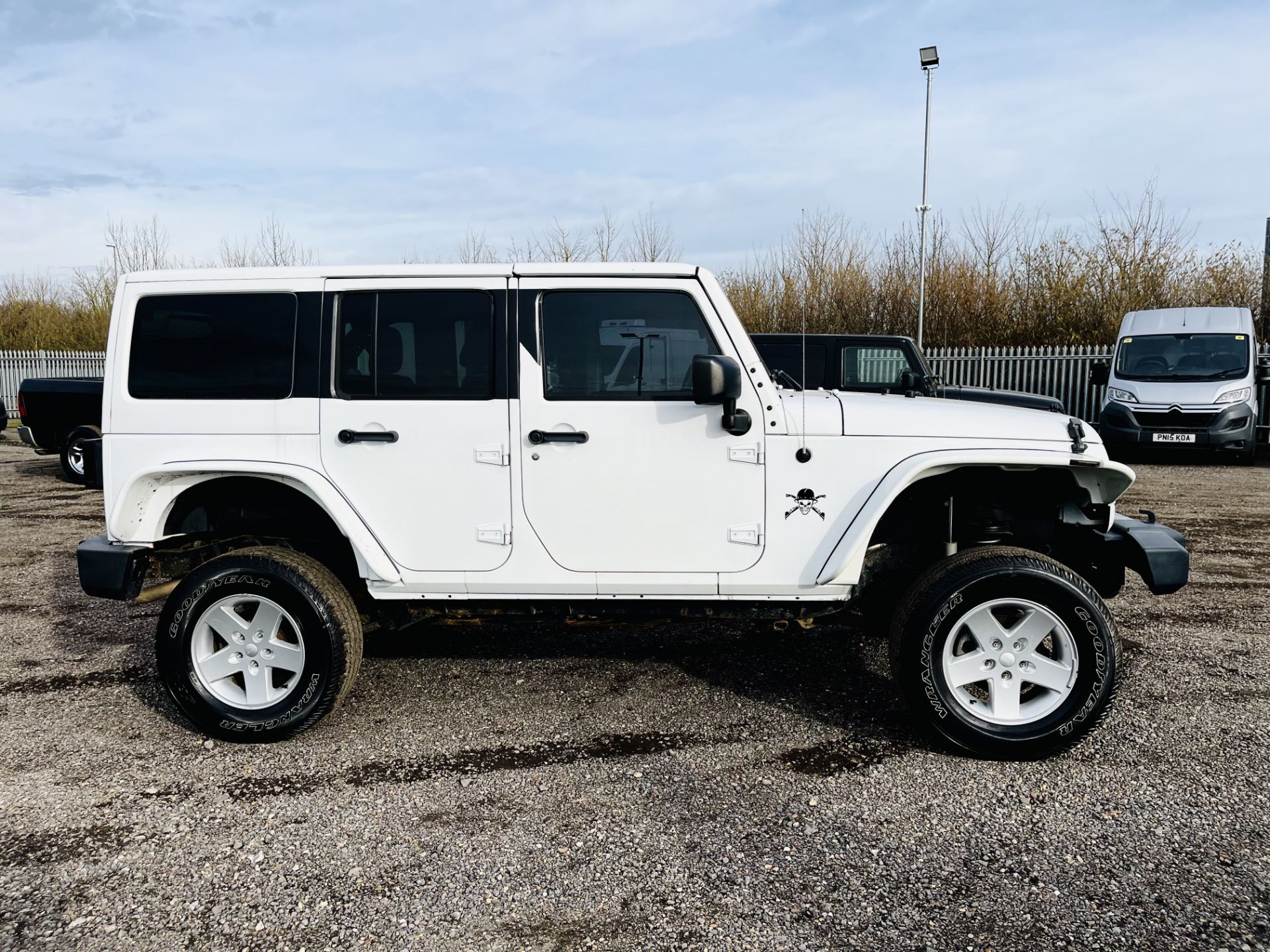 **ON SALE ** Jeep Wrangler 3.6L V6 Unlimited Sahara 4WD Convertible HardTop '2014 Year' - A/C - Image 6 of 24