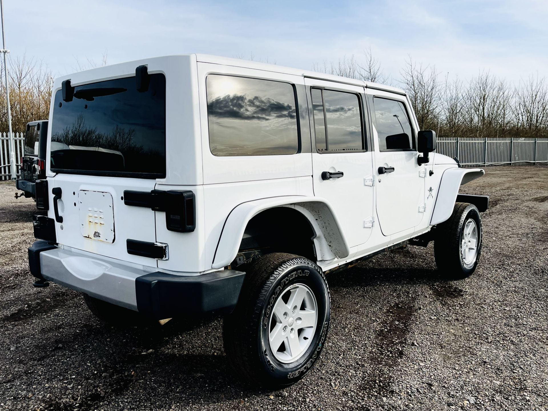 **ON SALE ** Jeep Wrangler 3.6L V6 Unlimited Sahara 4WD Convertible HardTop '2014 Year' - A/C - Image 7 of 24