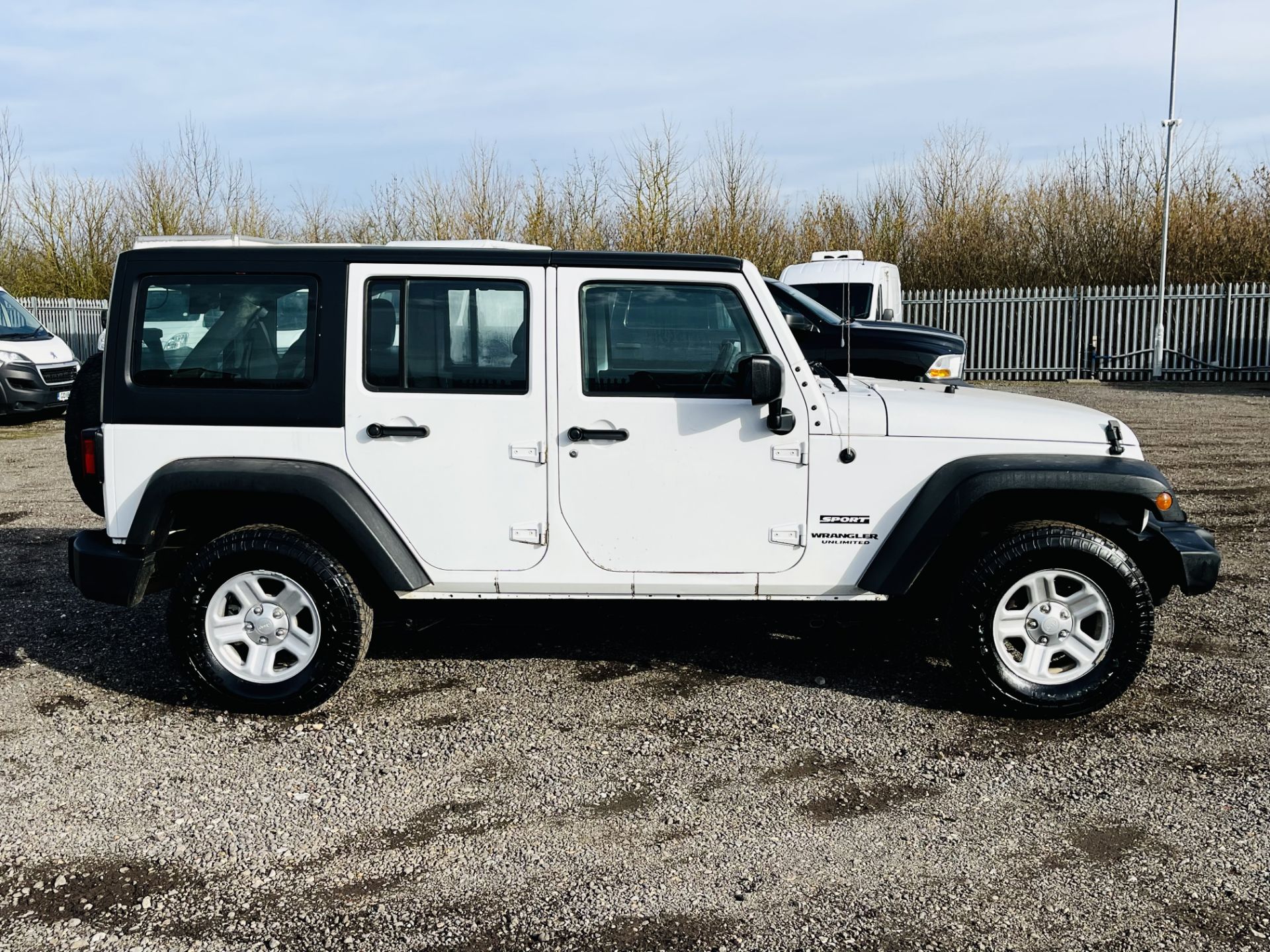 **ON SALE** Jeep Wrangler 3.6L V6 Unlimited Sport 4WD Auto Convertible Hardtop '2017 Year' A/C - Image 6 of 25