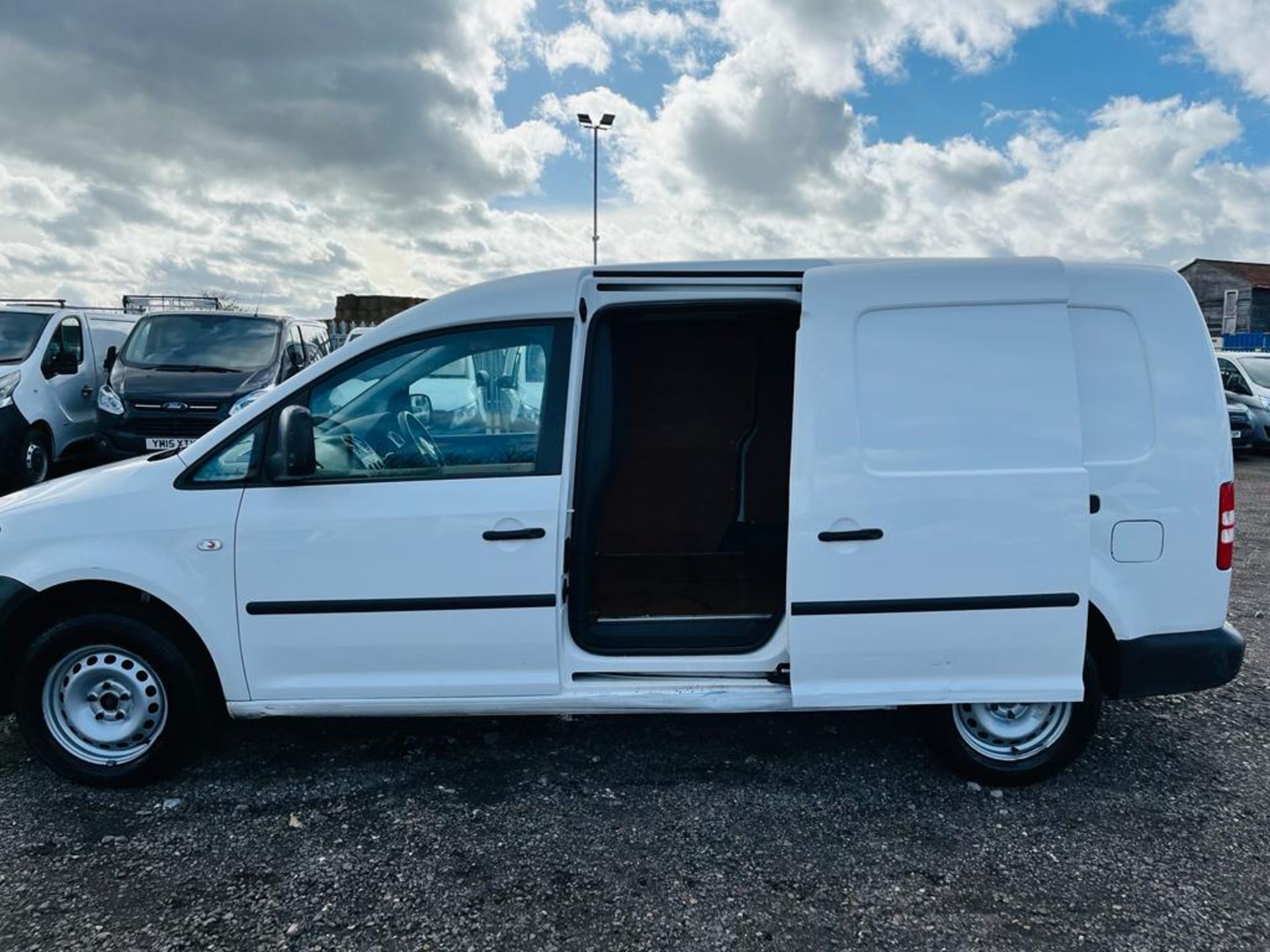 ** ON SALE ** Volkswagen Caddy Maxi 1.6 TDI C20 StartLine DSG Automatic 2014 '14 Reg ' - A/C - Image 6 of 25