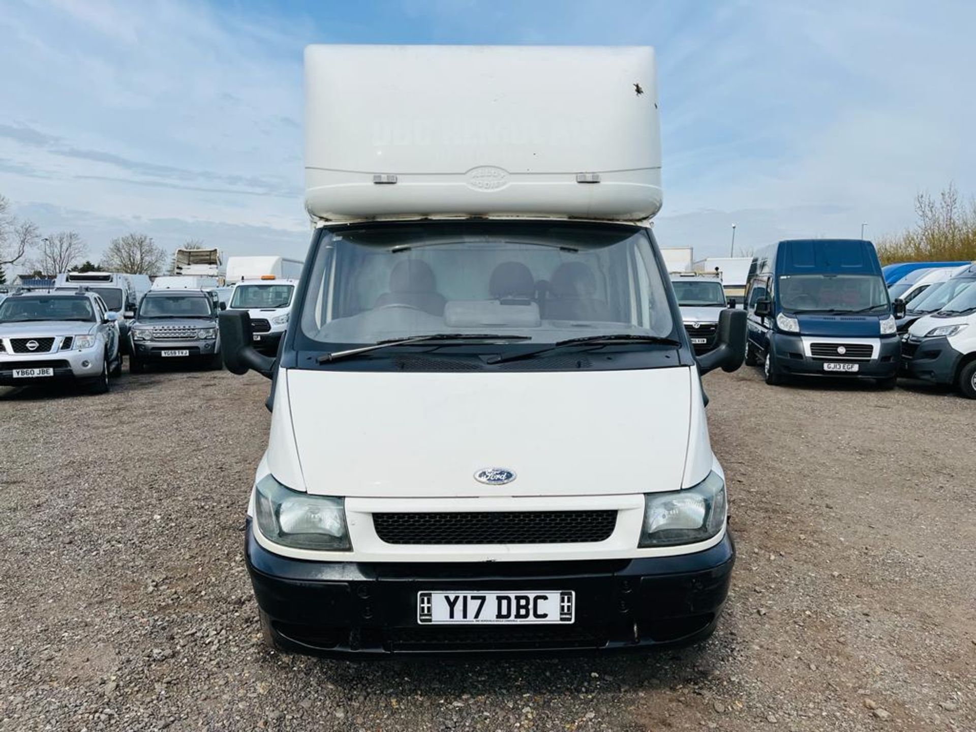 ** ON SALE ** Ford Transit 2.4 T350 TDCI 110 Luton Body LWB 2.2 2006 - Tail Lift - 6 Speed Manual - Image 2 of 21
