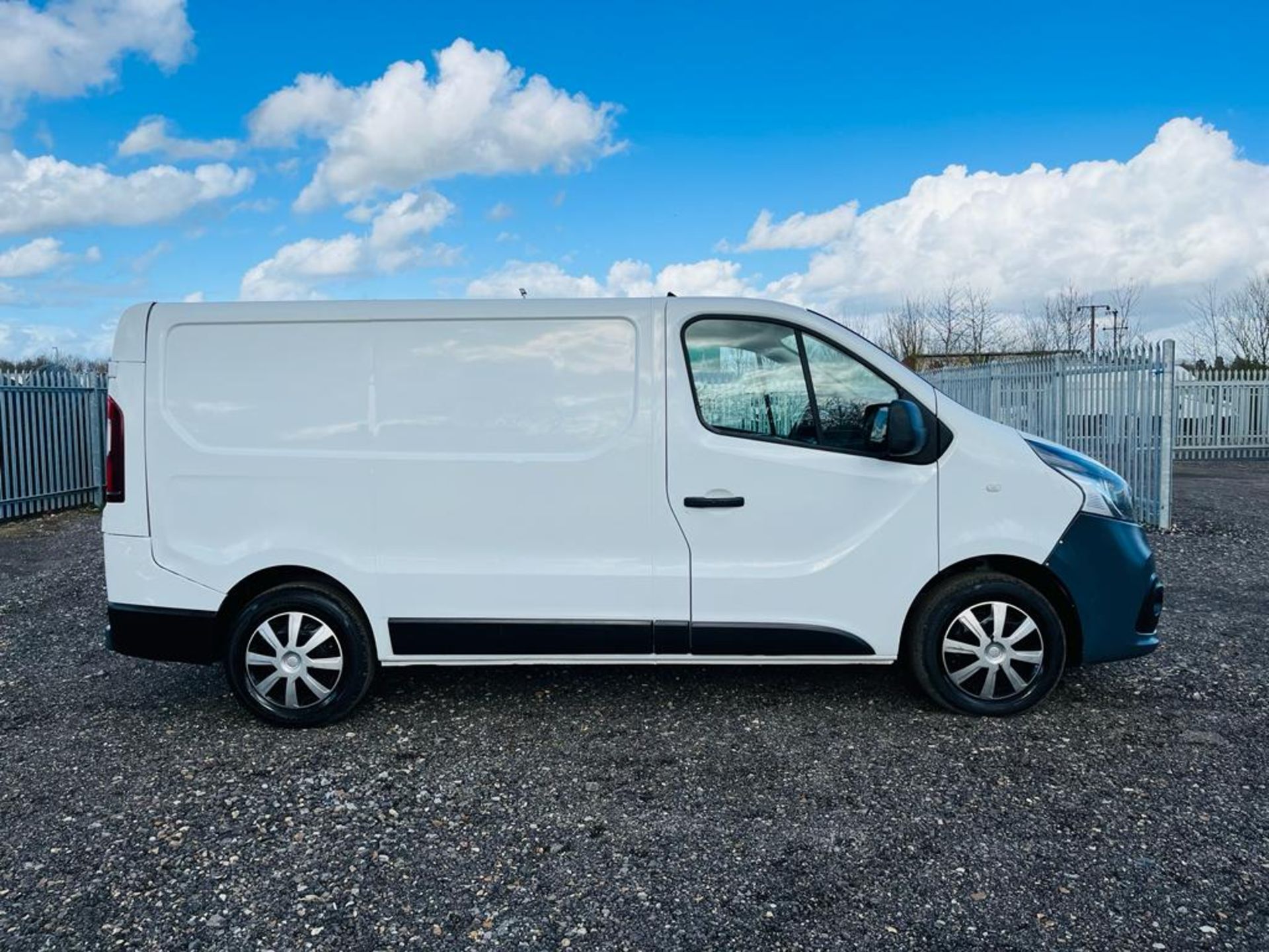 ** ON SALE ** Renault Trafic SL27 Business + 1.6 DCI 115 L1 H1 2016 '16 Reg' -A/C- Only 69794 Miles - Image 12 of 25