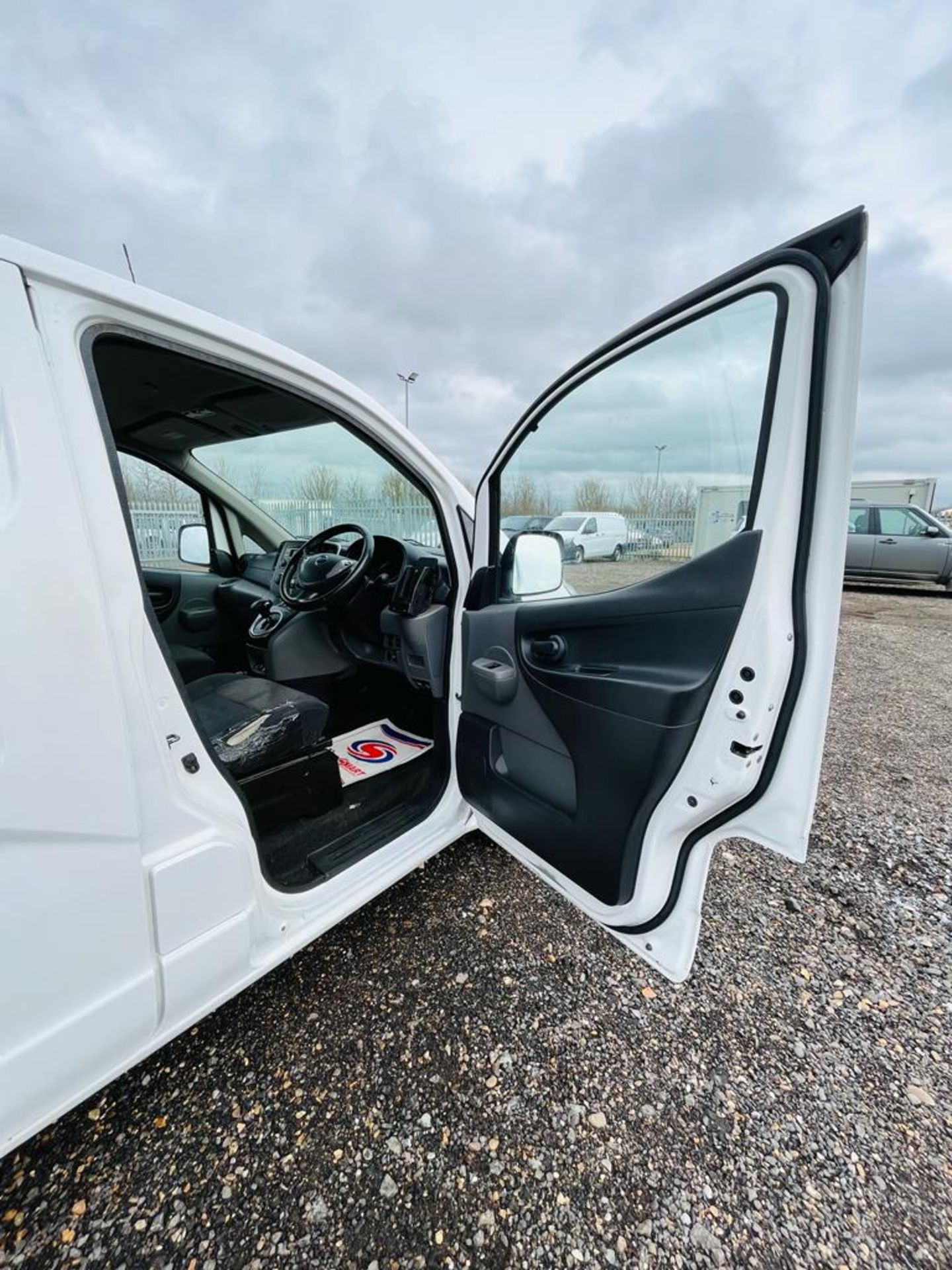 ** ON SALE ** Nissan E-NV200 Acenta 40kwh 80KW Auto 2019 '68 Reg' Electricity - ULEZ Compliant - A/C - Image 13 of 25