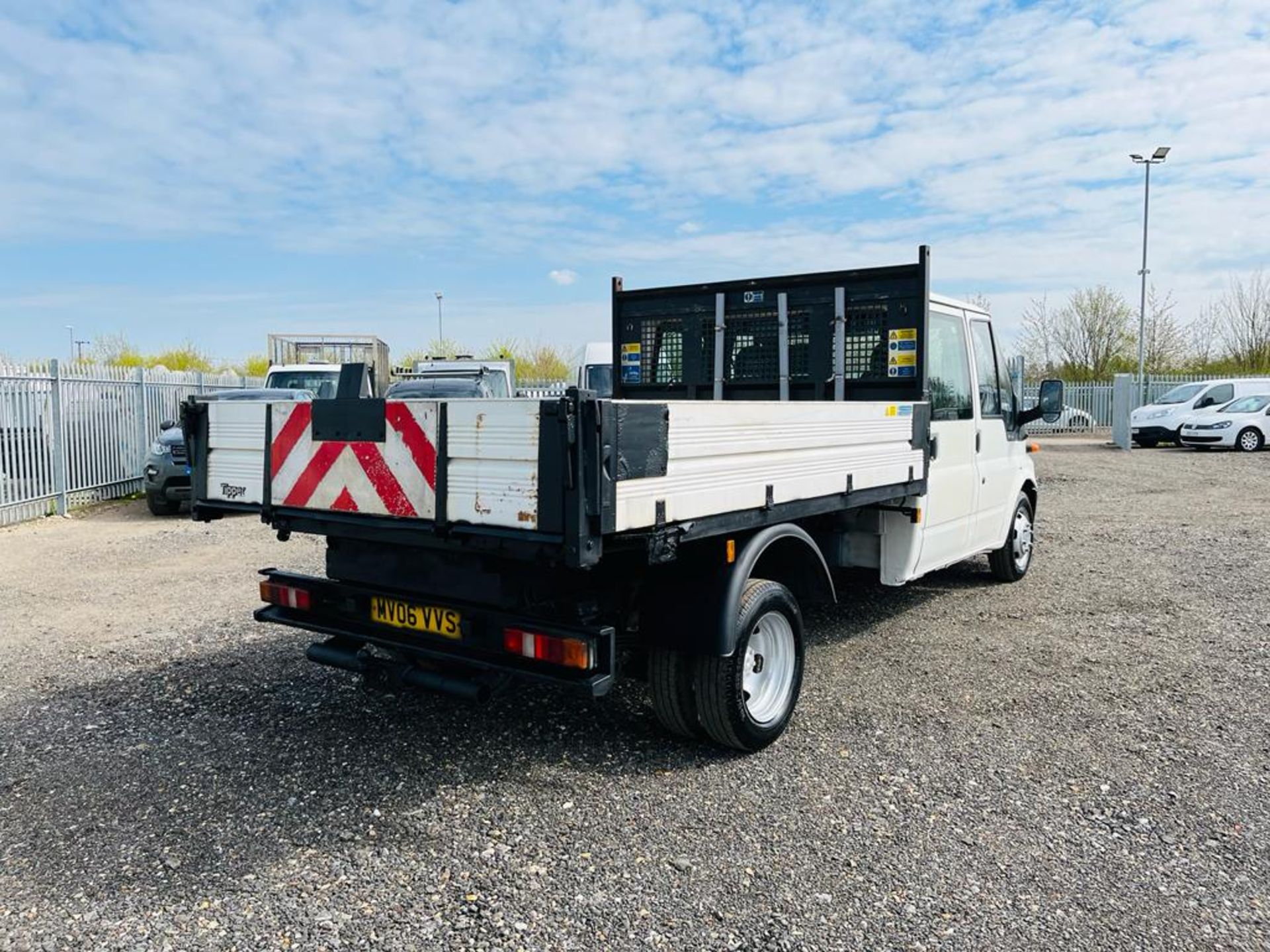 ** ON SALE ** Ford Transit 2.4 TD 350 Tipper Crew Cab 2006 '06 Reg' - Twin Rear Axle - NO VAT - Image 7 of 23