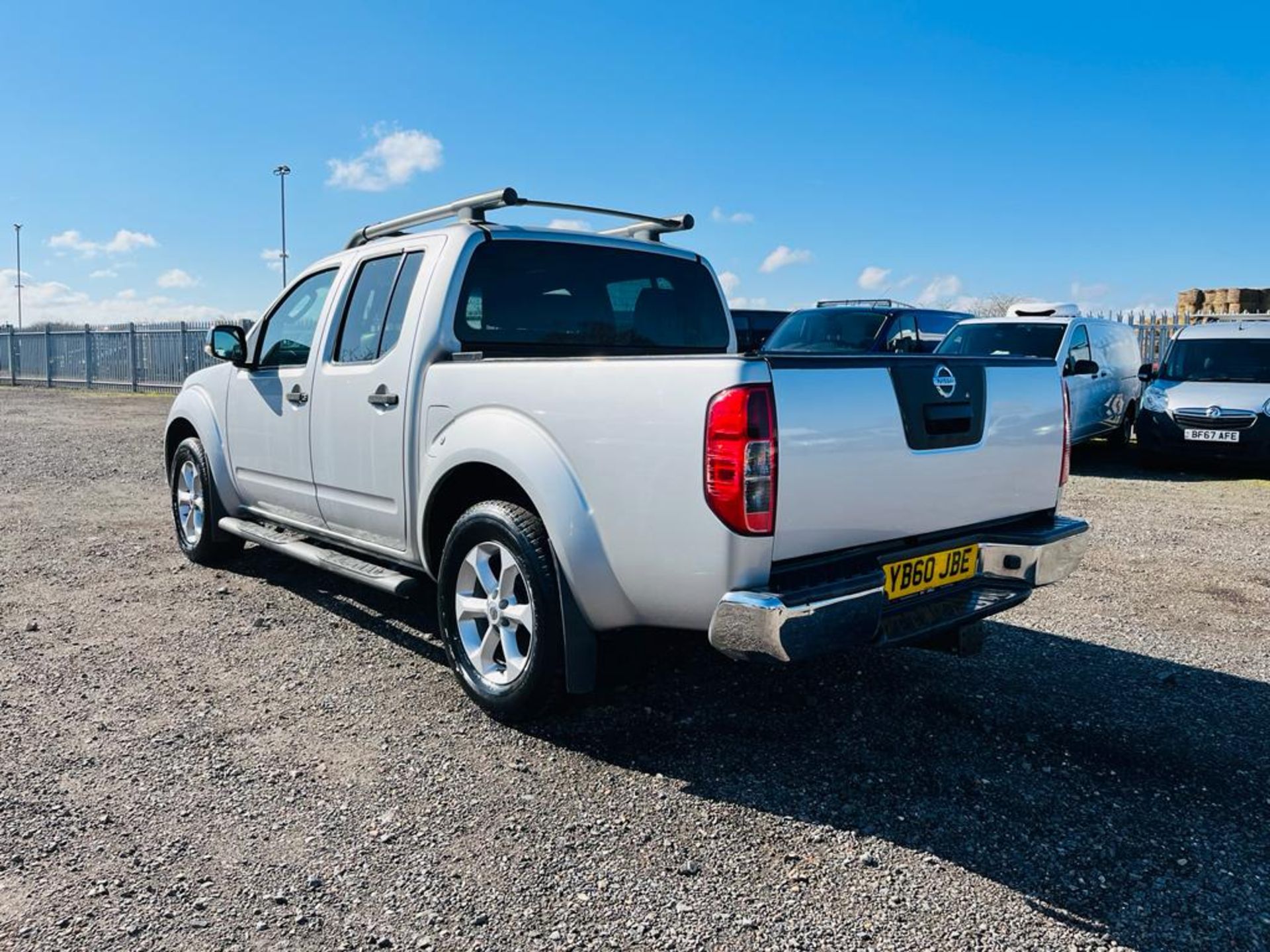 ** ON SALE ** Nissan Navara Tekna 2.5 DCI 190 Auto 2011 '60 Reg' 4WD - Sat Nav - A/C - Image 5 of 29