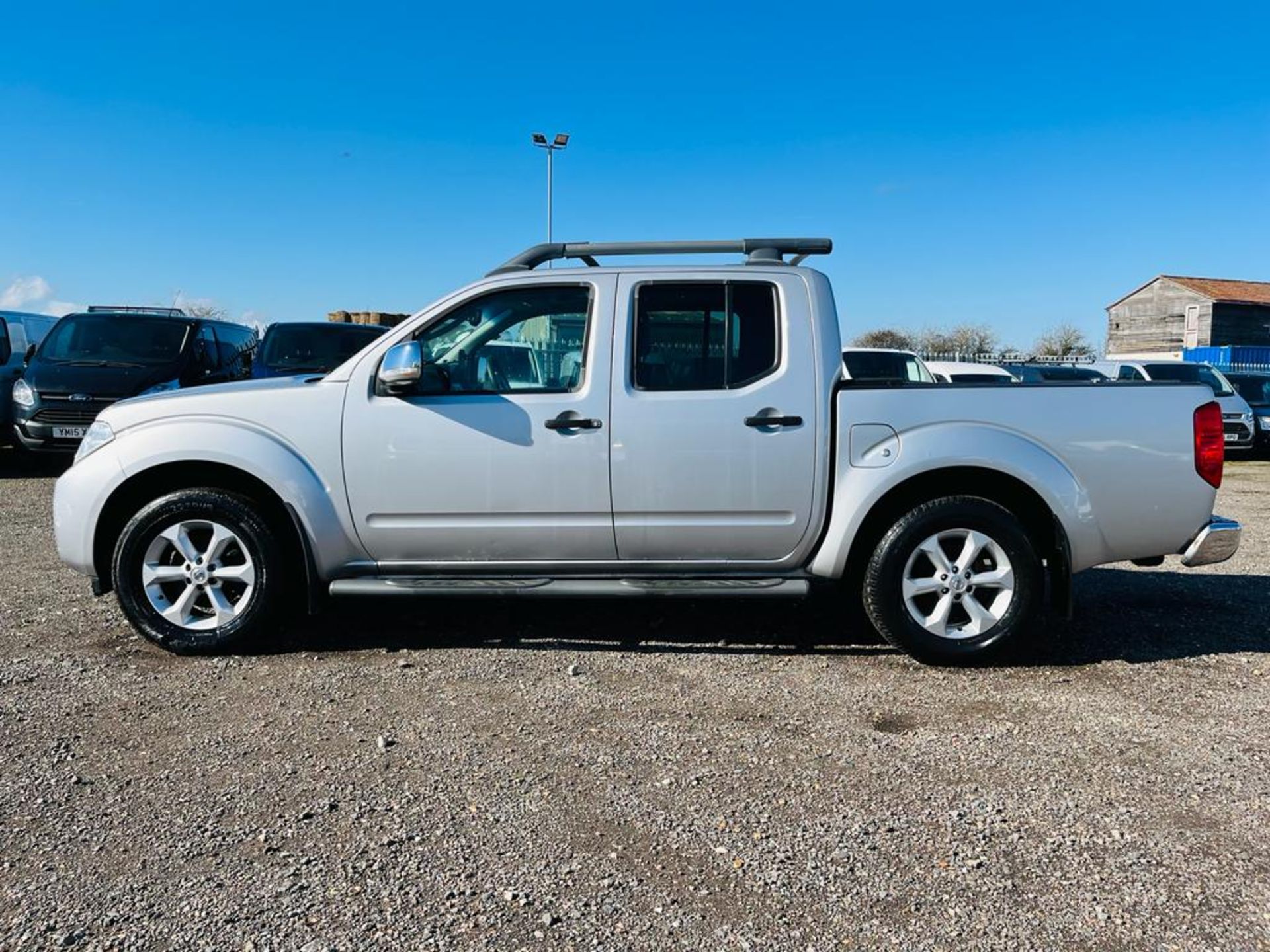 ** ON SALE ** Nissan Navara Tekna 2.5 DCI 190 Auto 2011 '60 Reg' 4WD - Sat Nav - A/C - Image 4 of 29