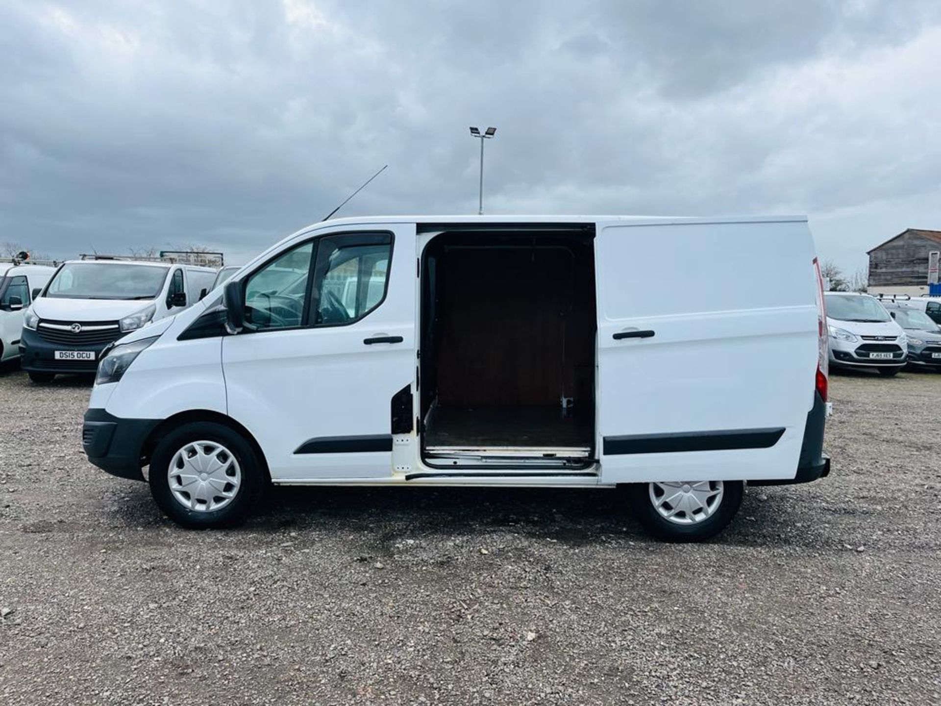 ** ON SALE ** Ford Transit Custom 2.2 TDCI EcoTech L1 H1 2014 '14 Reg' - Panel Van - Image 5 of 24