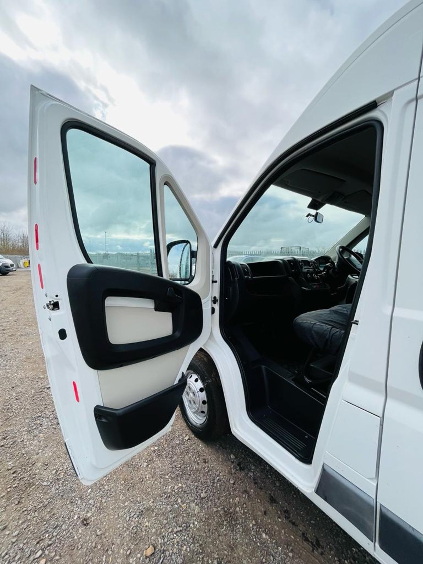 ** ON SALE ** Peugeot Boxer 2.0 Blue HDI Professional 2017 '67 Reg' Sat Nav - A/C - Panel Van - Image 18 of 23