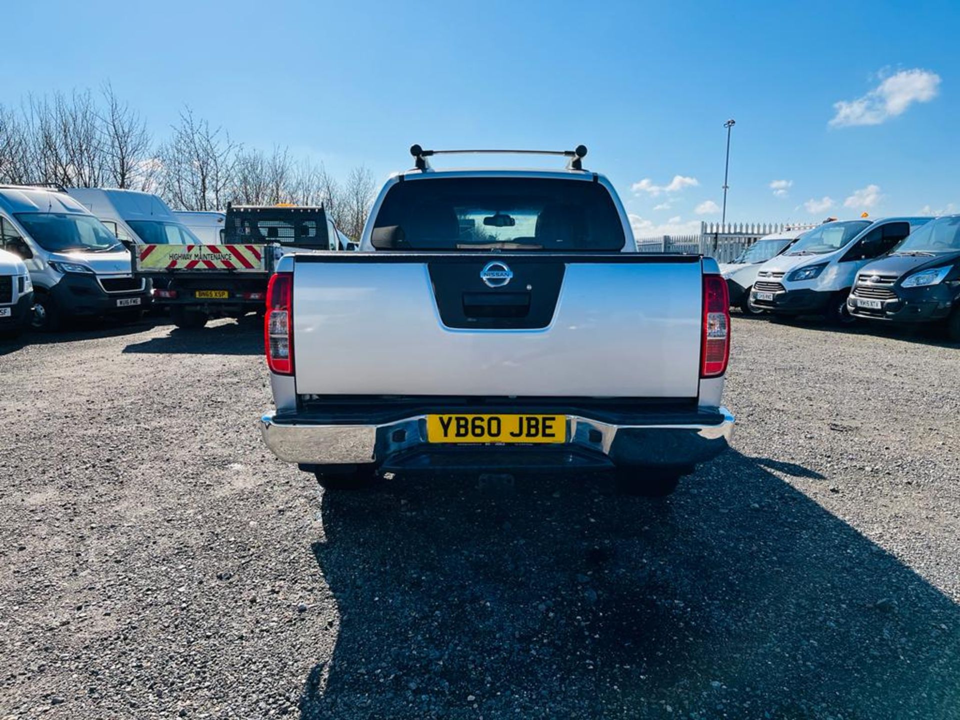 ** ON SALE ** Nissan Navara Tekna 2.5 DCI 190 Auto 2011 '60 Reg' 4WD - Sat Nav - A/C - Image 6 of 29