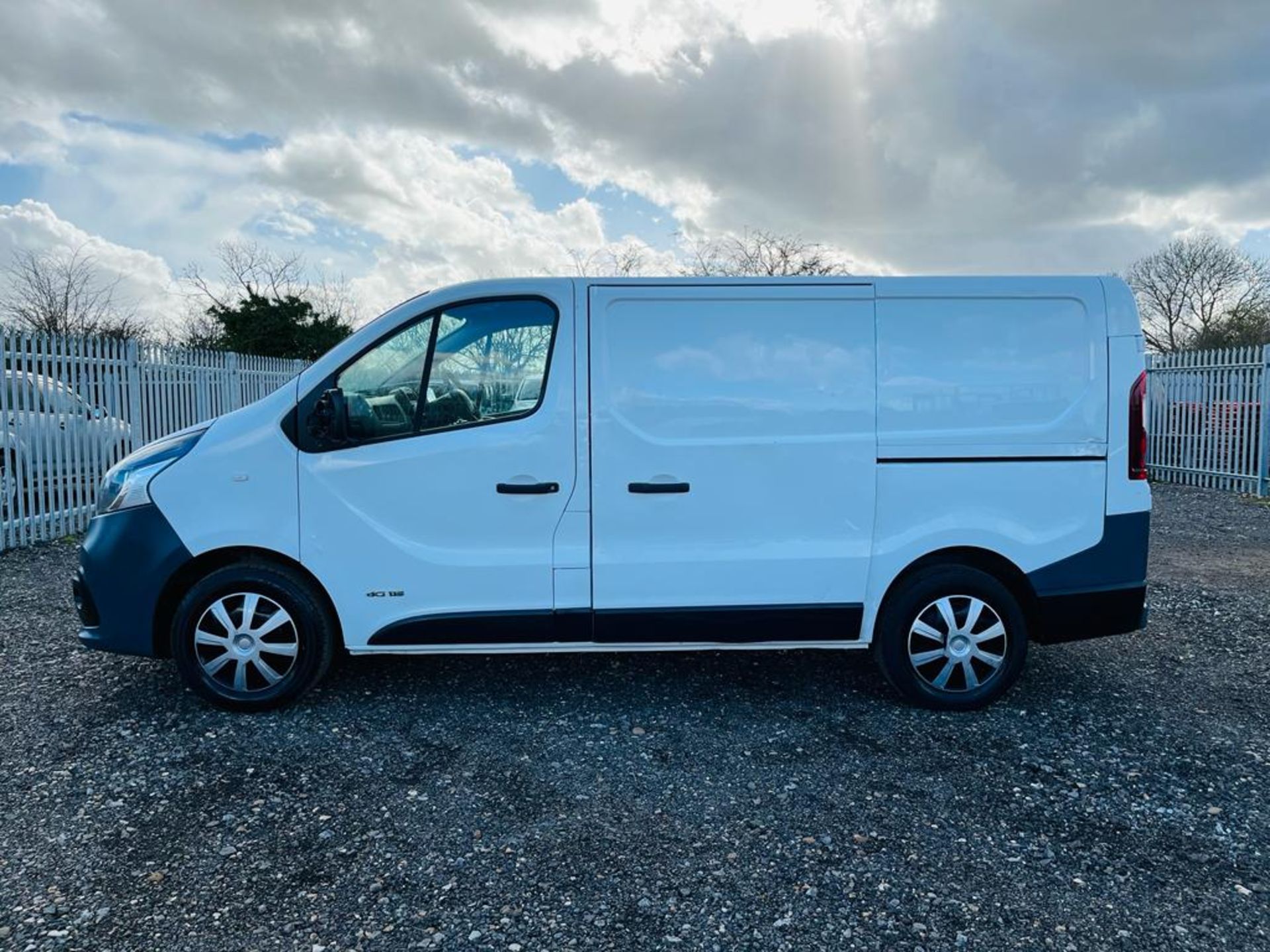 ** ON SALE ** Renault Trafic SL27 Business + 1.6 DCI 115 L1 H1 2016 '16 Reg' -A/C- Only 69794 Miles - Image 4 of 25