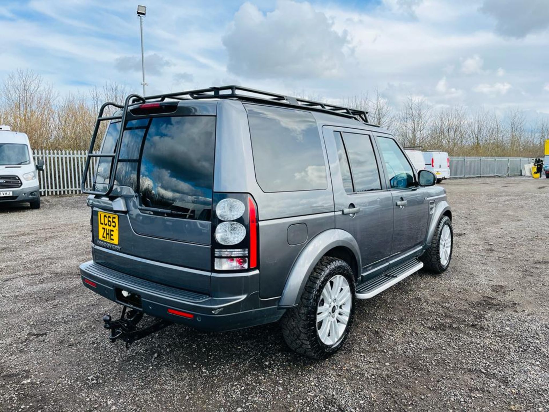 **ON SALE**Land Rover Discovery 3.0 SDV6 Auto SE 2016 '65 Reg' Sat Nav - 4WD - A/C -Only 97214 Miles - Image 9 of 26