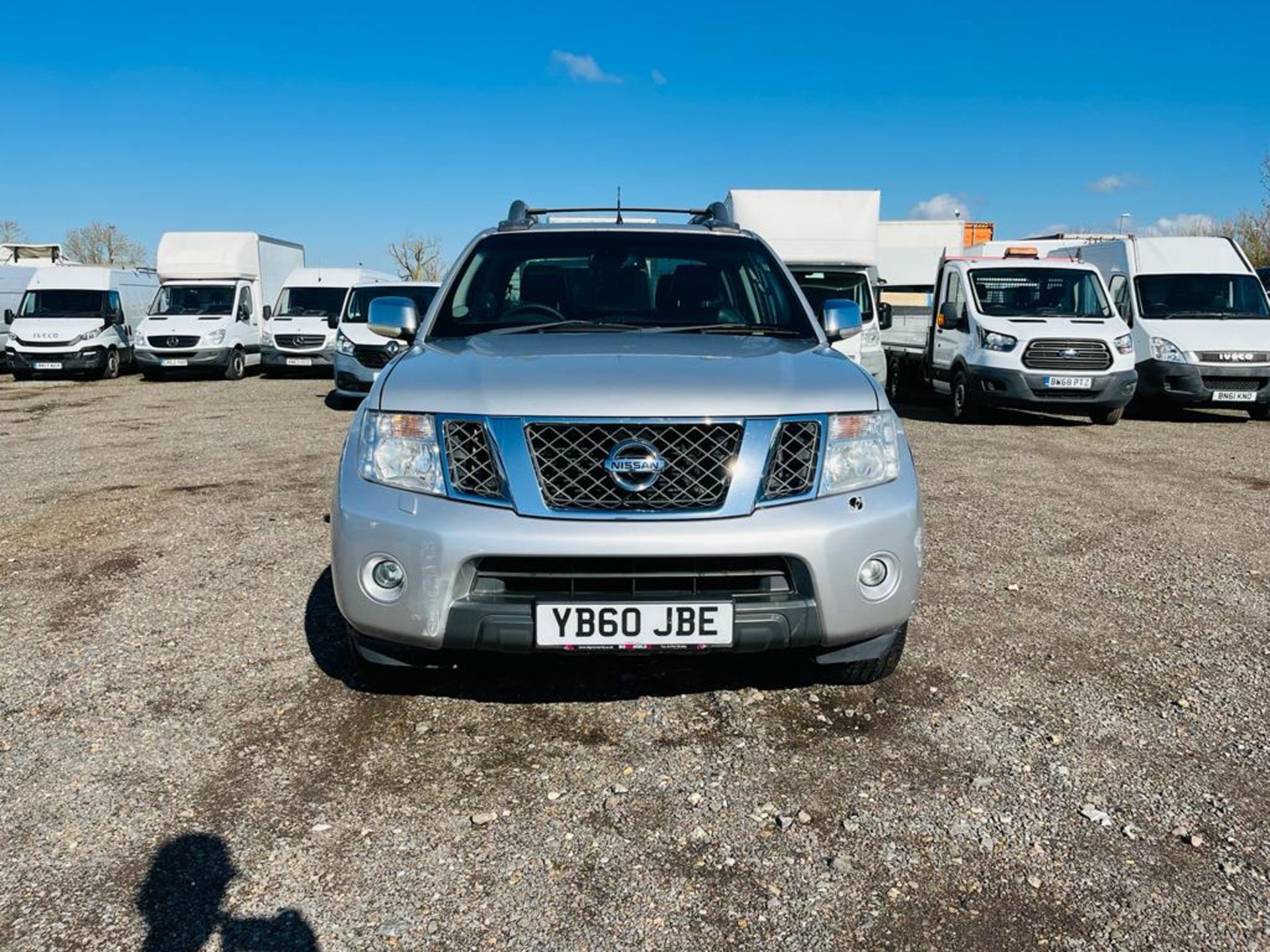 ** ON SALE ** Nissan Navara Tekna 2.5 DCI 190 Auto 2011 '60 Reg' 4WD - Sat Nav - A/C - Image 2 of 29