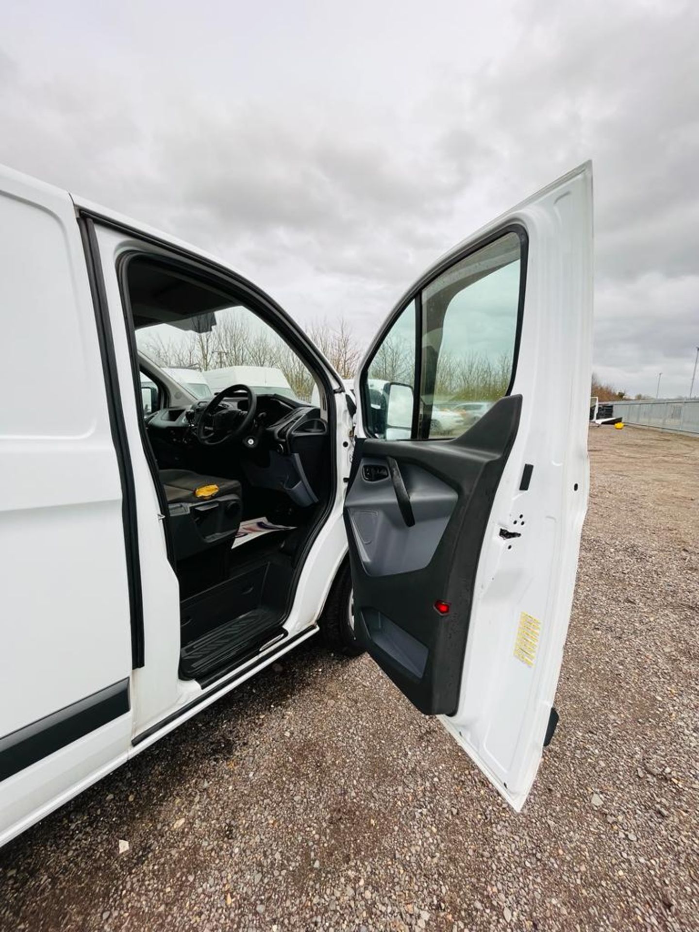 ** ON SALE ** Ford Transit Custom 2.2 TDCI EcoTech L1 H1 2014 '14 Reg' - Panel Van - Image 13 of 24