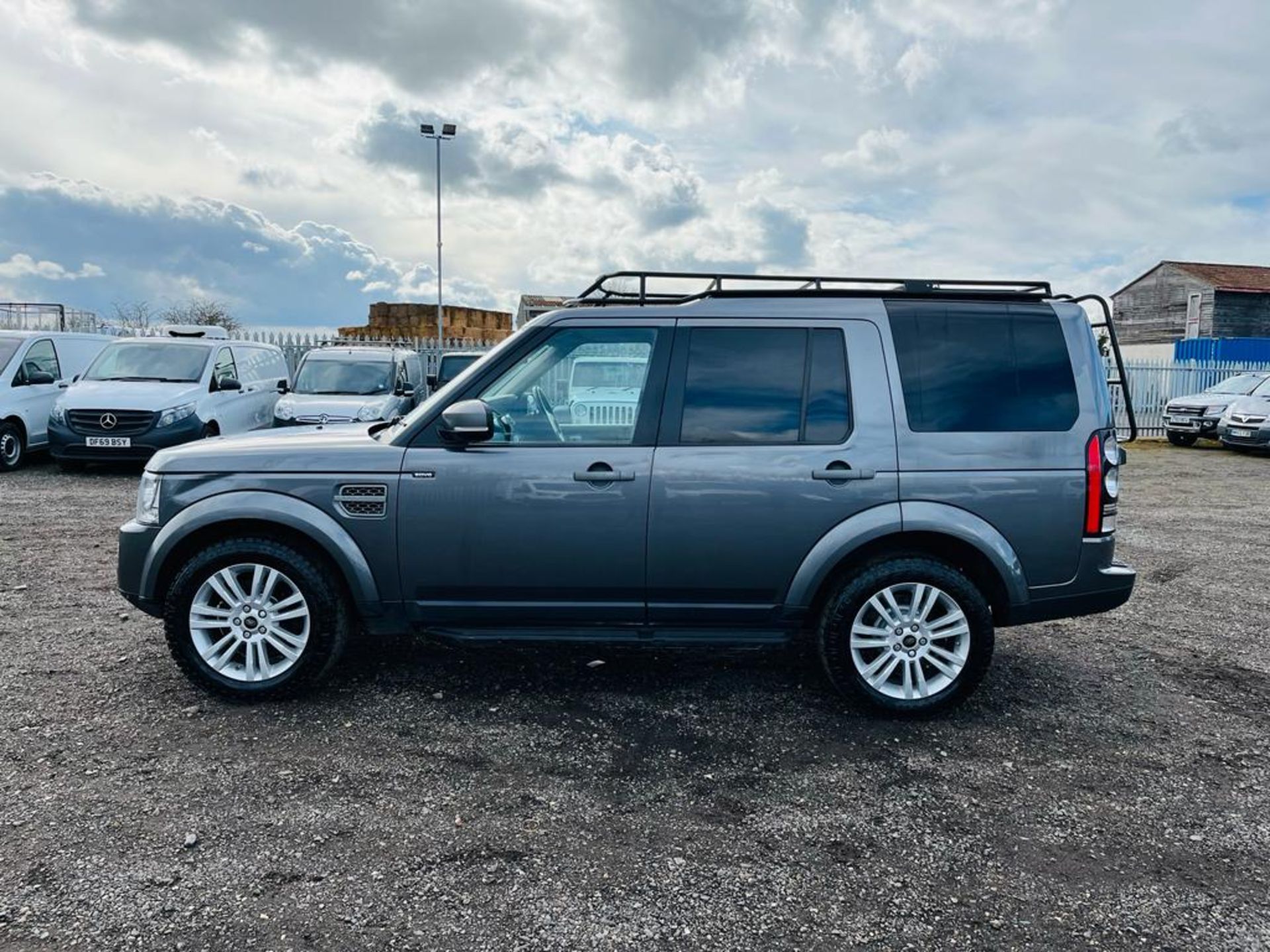 **ON SALE**Land Rover Discovery 3.0 SDV6 Auto SE 2016 '65 Reg' Sat Nav - 4WD - A/C -Only 97214 Miles - Image 4 of 26