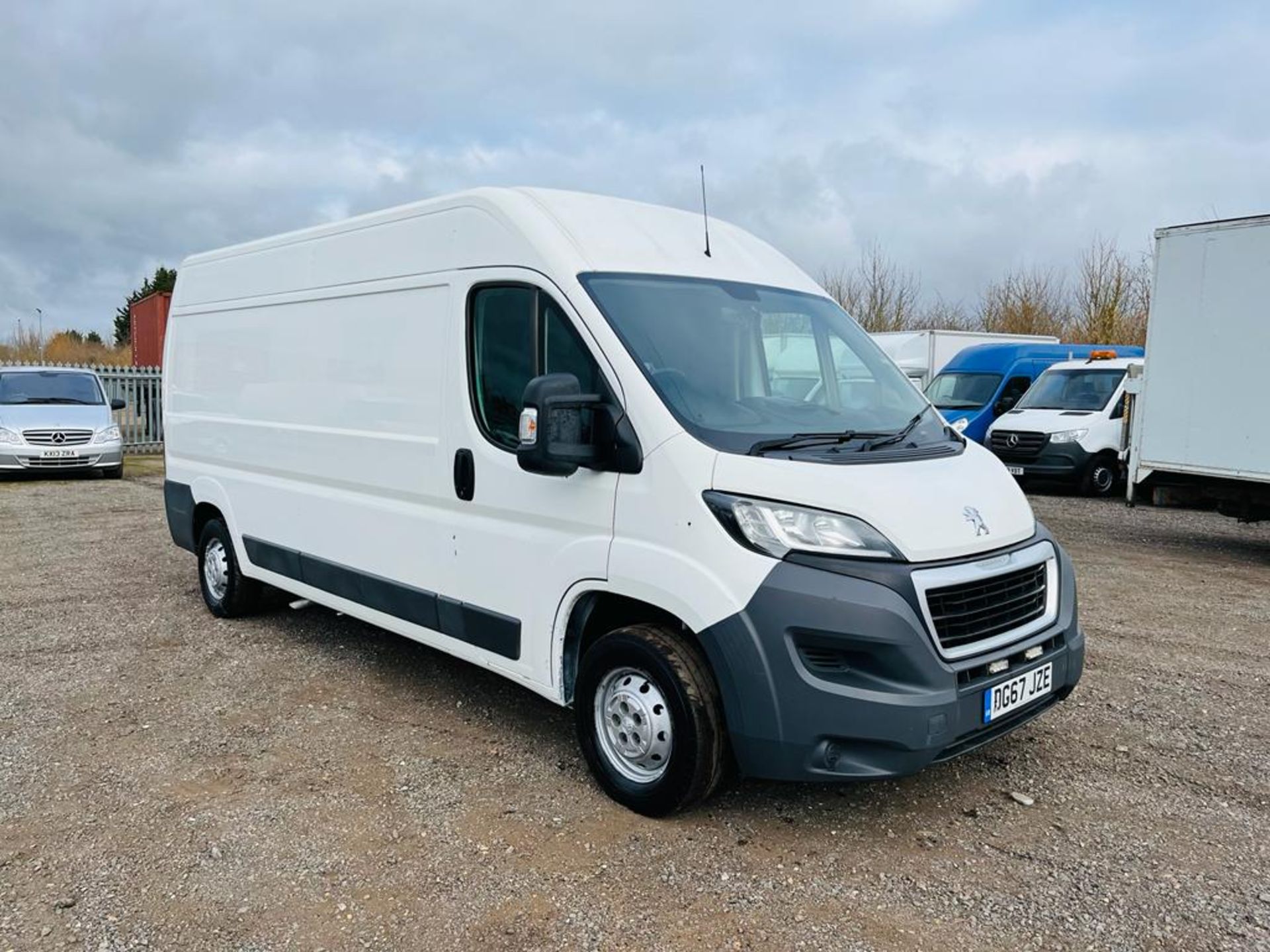 ** ON SALE ** Peugeot Boxer 2.0 Blue HDI Professional 2017 '67 Reg' Sat Nav - A/C - Panel Van