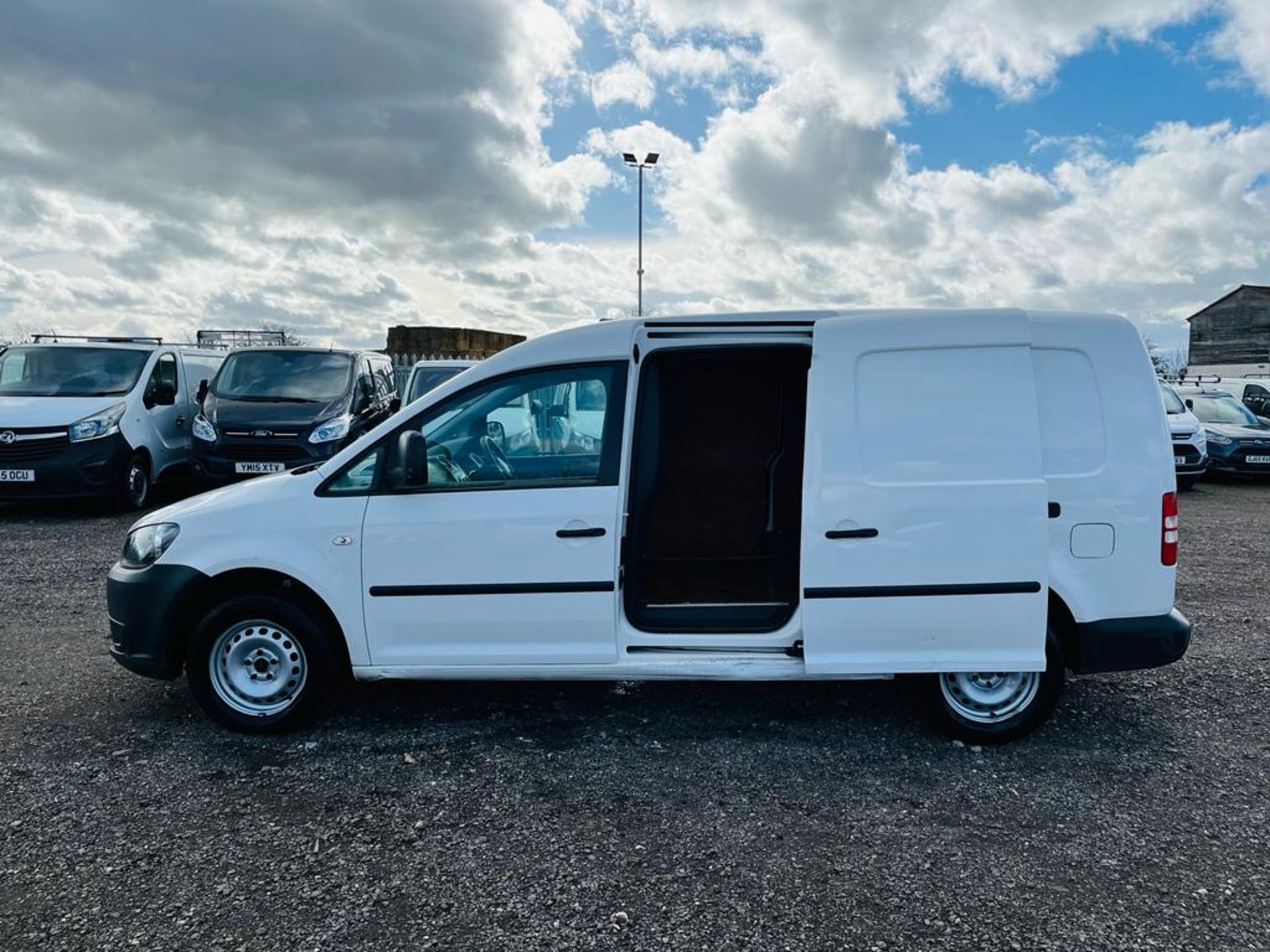 ** ON SALE ** Volkswagen Caddy Maxi 1.6 TDI C20 StartLine DSG Automatic 2014 '14 Reg ' - A/C - Image 5 of 25