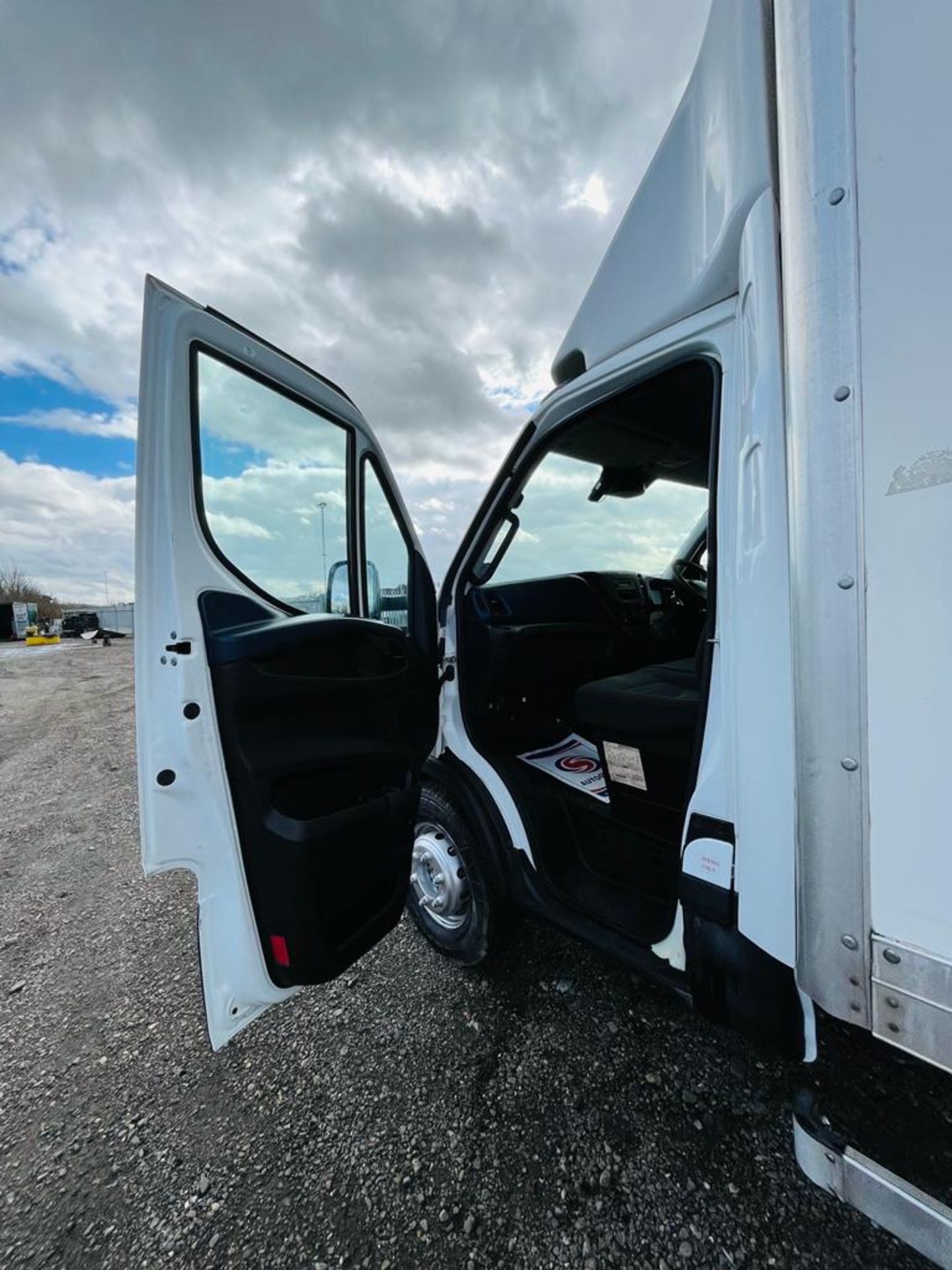 Iveco Daily 3.0 HD GRP BOX L4 70C18 HI-Matic Auto 2018 '68 Reg' - A/C - ULEZ Compliant - Image 16 of 21