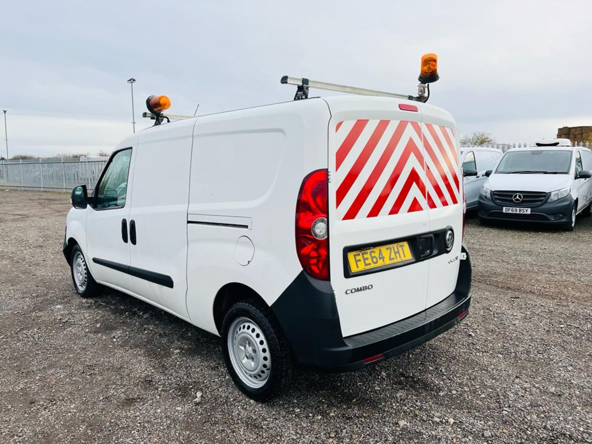 Vauxhall Combo 2300 CDTI E-Flex L2H1 LWB 1.3 2014 '64 Reg' - Panel Van - Ex-Waterboard Van - Image 7 of 29