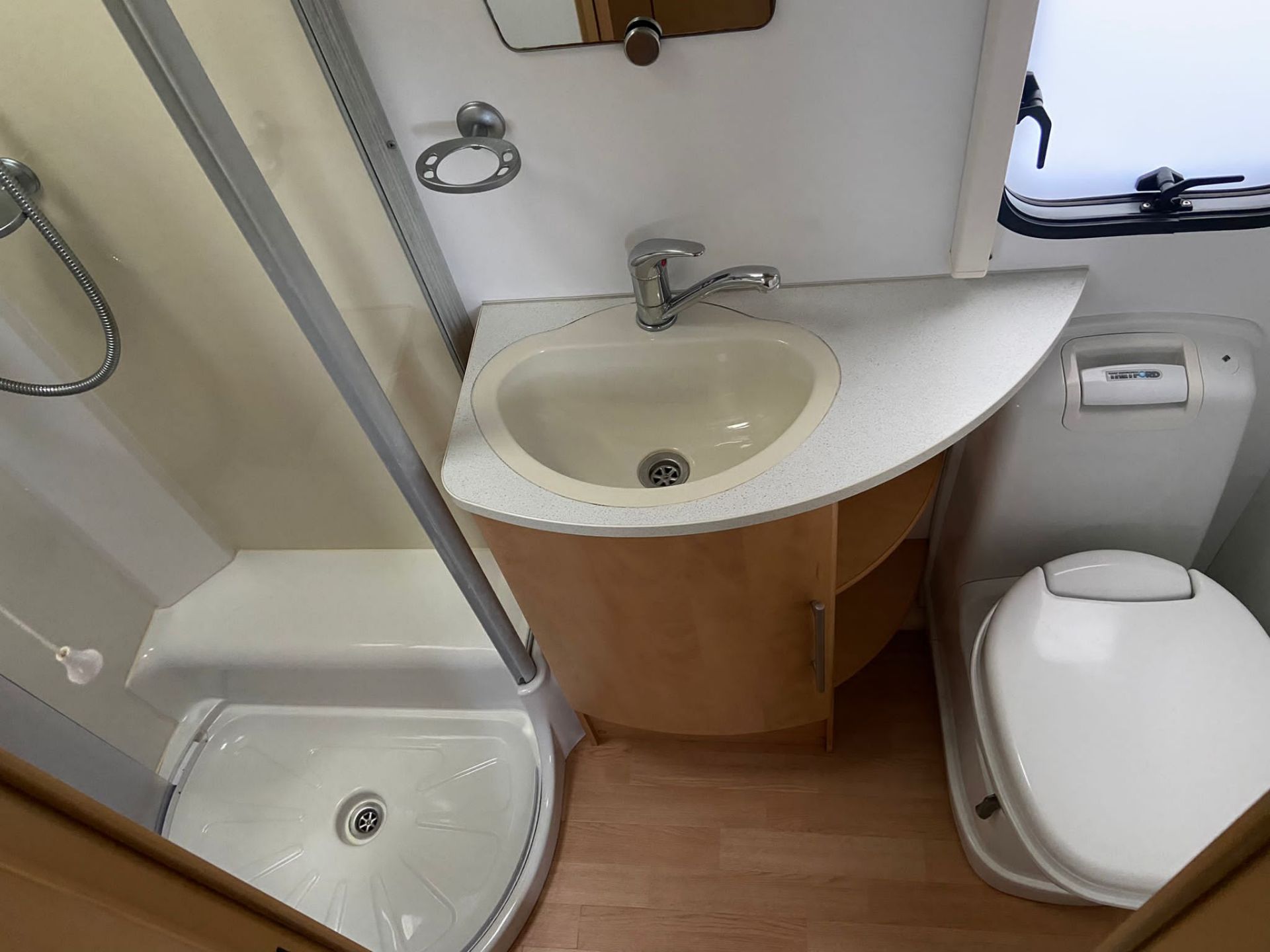 ** ON SALE ** Bailey Pageant series 6 - 4 Berth - '2007 Year' Middle Bathroom - No Vat - Image 11 of 11