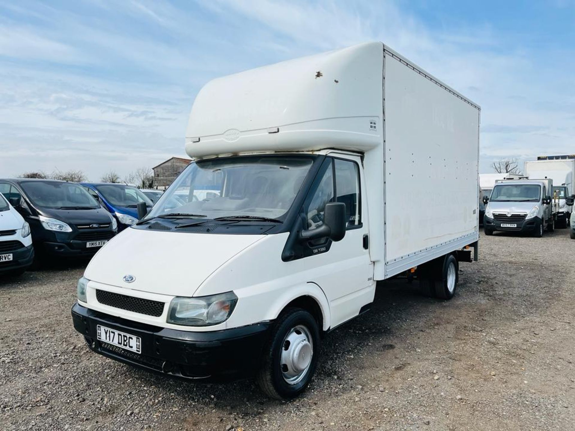 ** ON SALE ** Ford Transit 2.4 T350 TDCI 110 Luton Body LWB 2.2 2006 - Tail Lift - 6 Speed Manual - Image 3 of 21