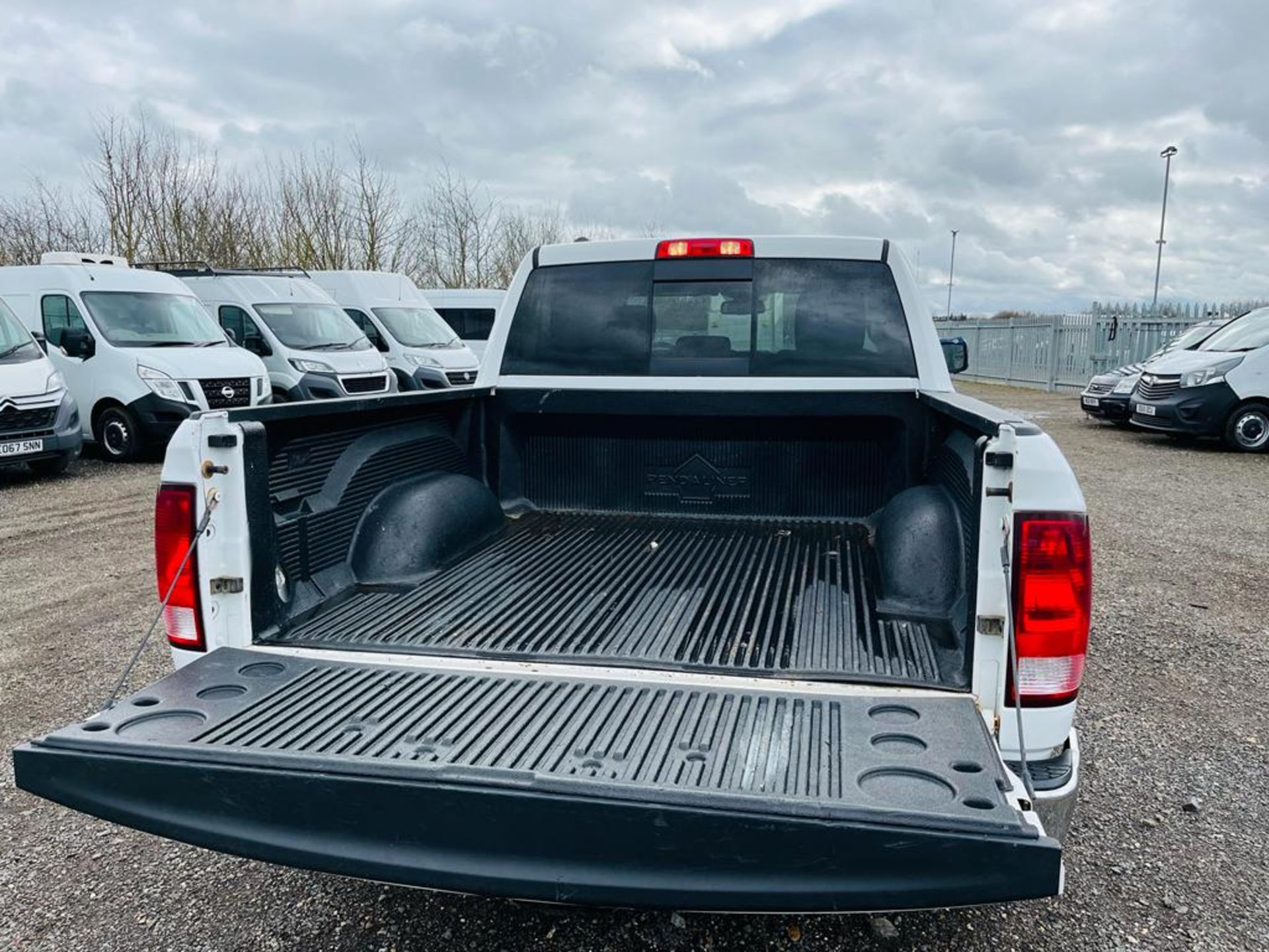 *ON SALE*Dodge Ram 5.7 Hemi OutDoorsman 4WD '2015 Year' -Fresh Import -A/C-Crew Cab - ULEZ Compliant - Image 8 of 25