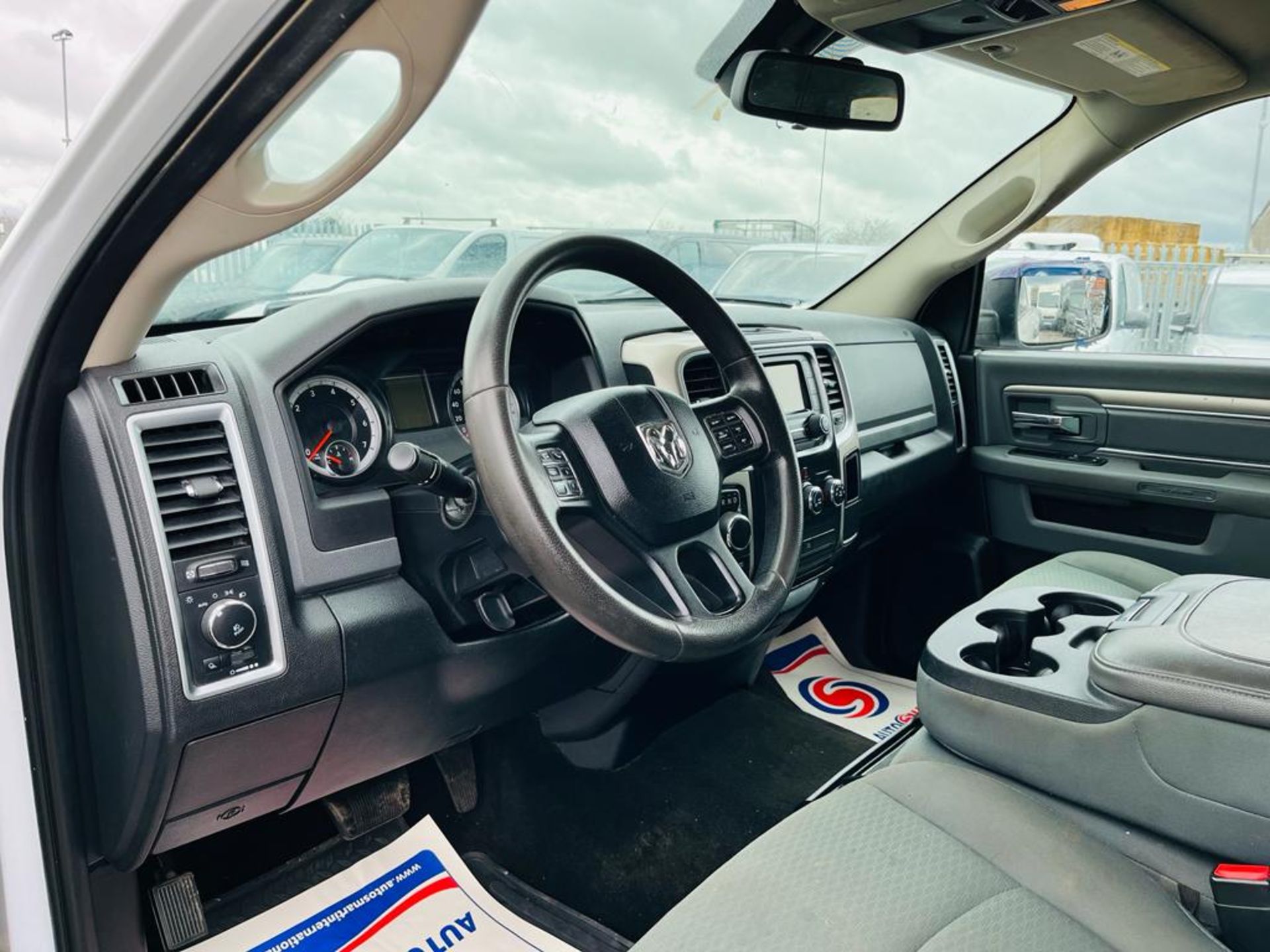 *ON SALE*Dodge Ram 5.7 Hemi OutDoorsman 4WD '2015 Year' -Fresh Import -A/C-Crew Cab - ULEZ Compliant - Image 13 of 25