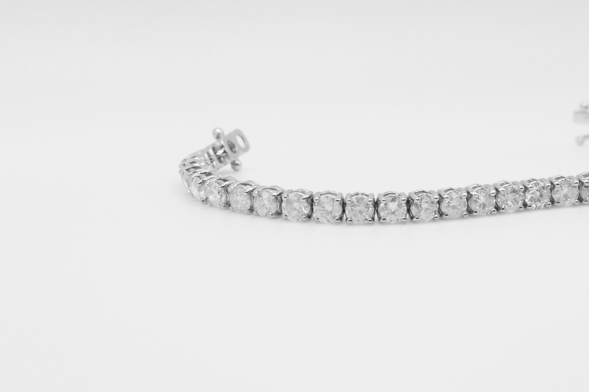 9.0 Carat 18ct White Gold Tennis Bracelet set with Round Brilliant Cut Natural Diamonds - Image 17 of 17