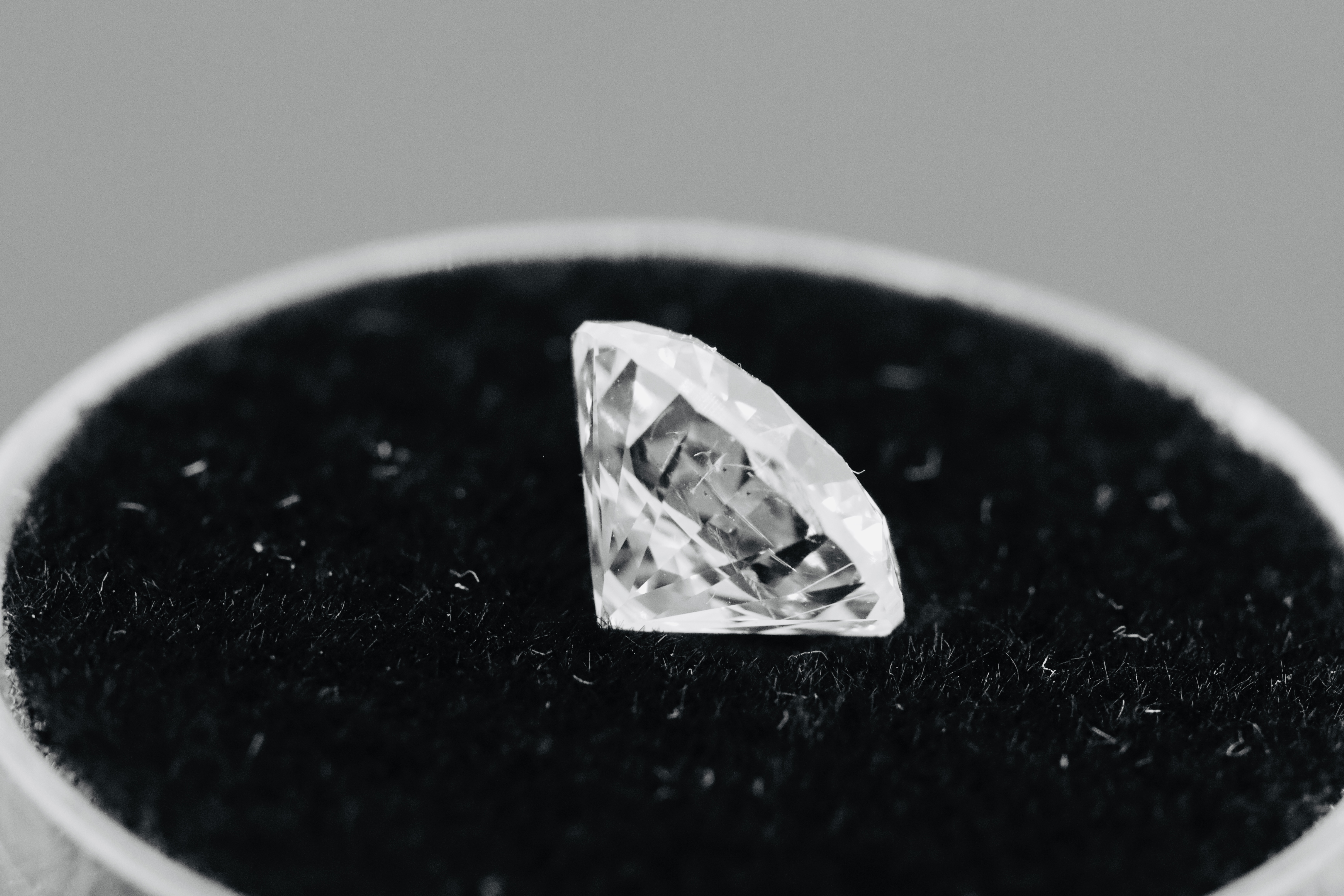 Single - Round Brilliant Cut Natural Diamond 2.03 Carat Colour H Clarity VS1 - EGL 1556059738 - Image 10 of 13