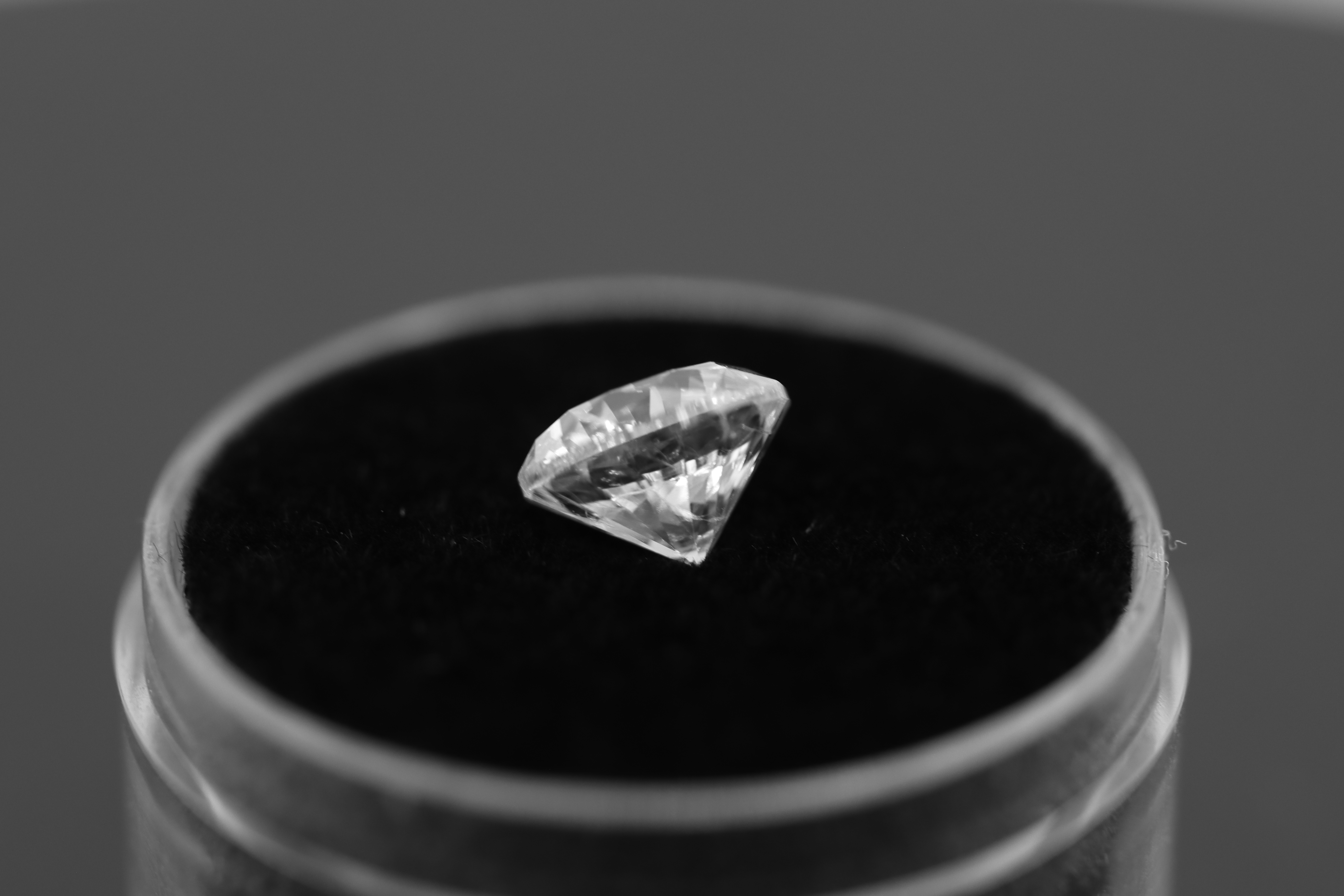 Single - Round Brilliant Cut Natural Diamond 2.07 Carat Colour E Clarity VS2 - DGI 142557706 - Image 9 of 14