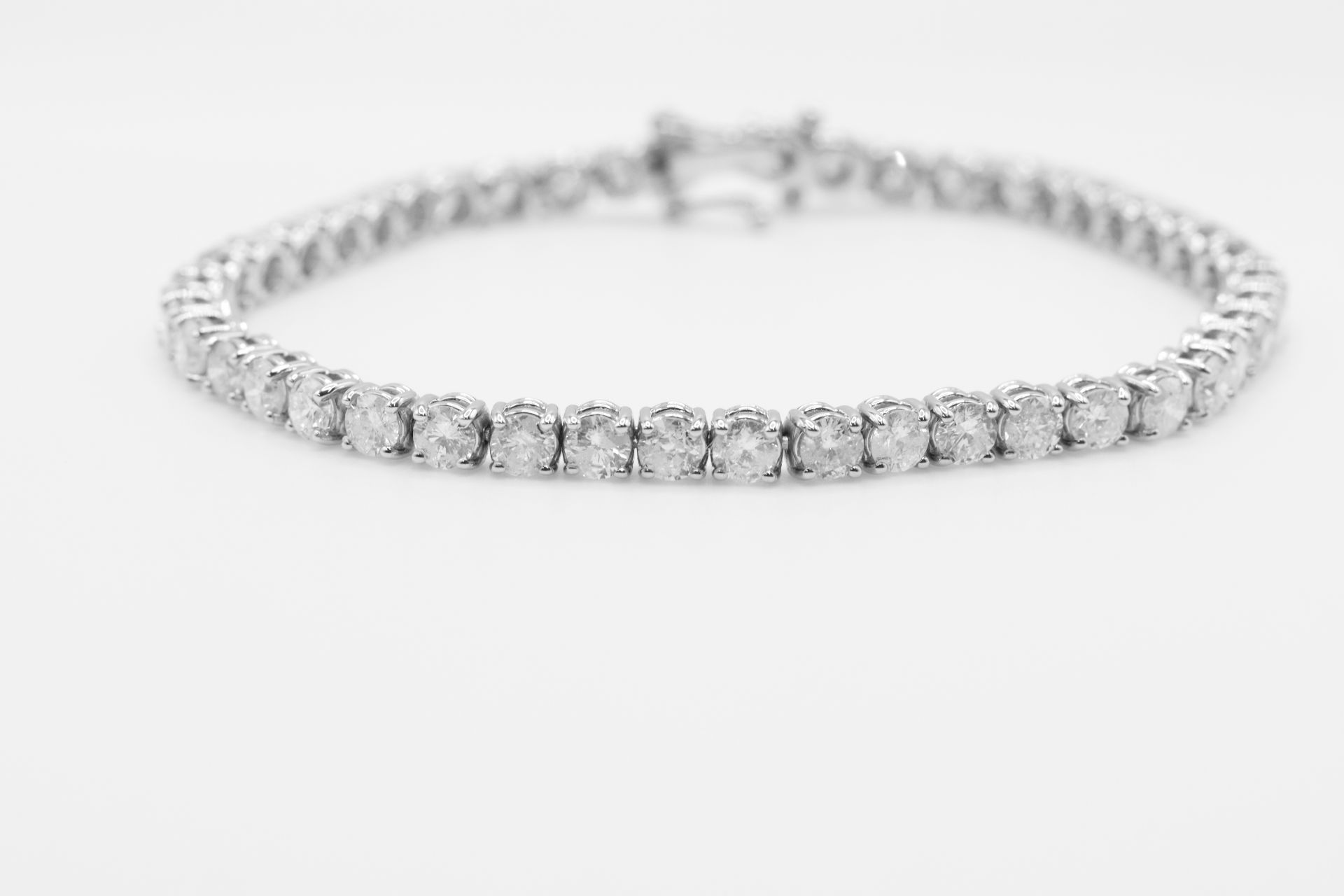 9.0 Carat 18ct White Gold Tennis Bracelet set with Round Brilliant Cut Natural Diamonds - Image 6 of 17