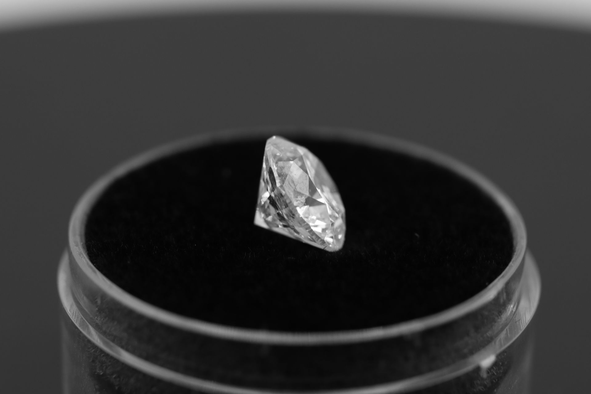 Single - Round Brilliant Cut Natural Diamond 2.06 Carat Colour F Clarity VS2 -DL220170 - Image 9 of 12